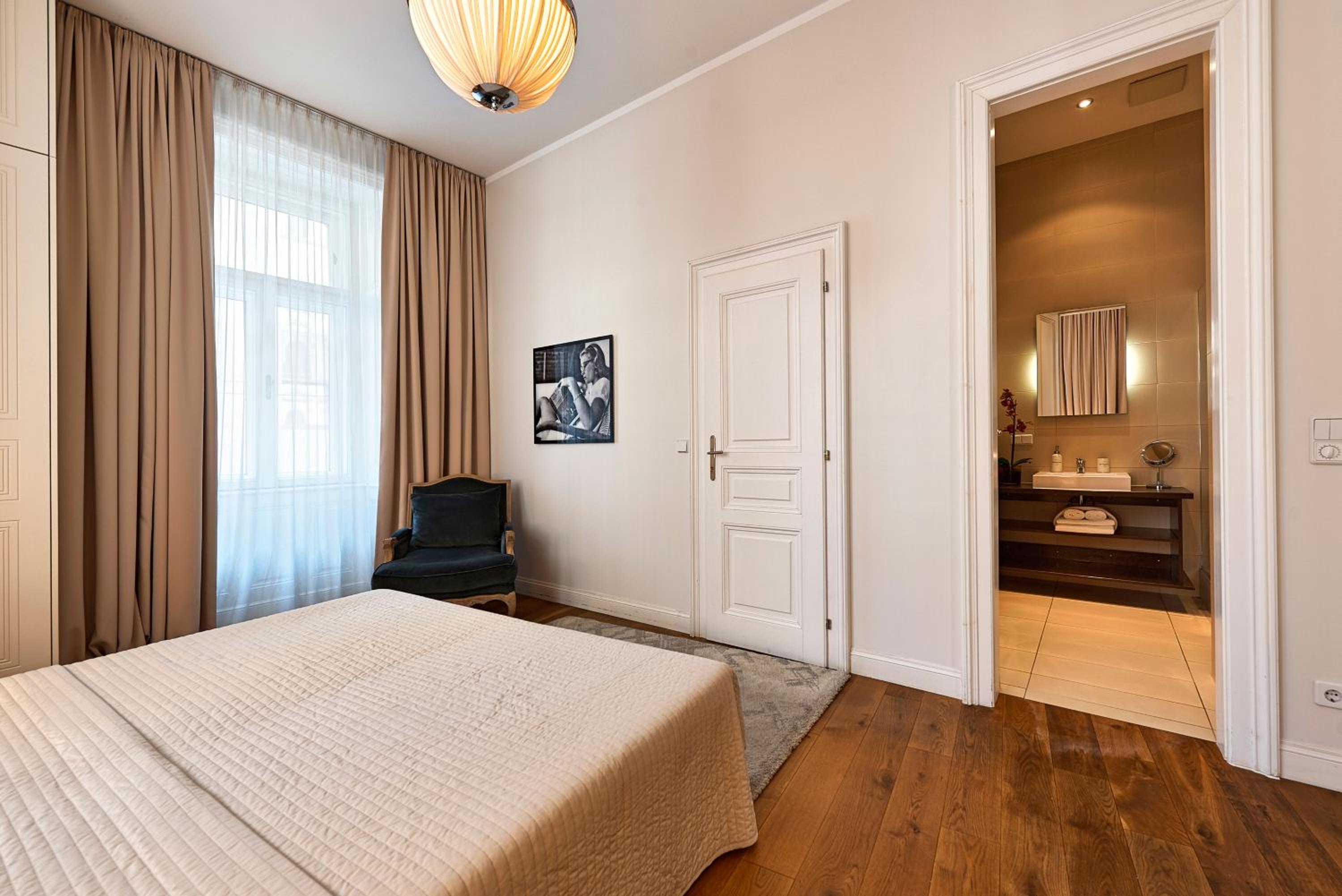 6 rooms Naschmarkt