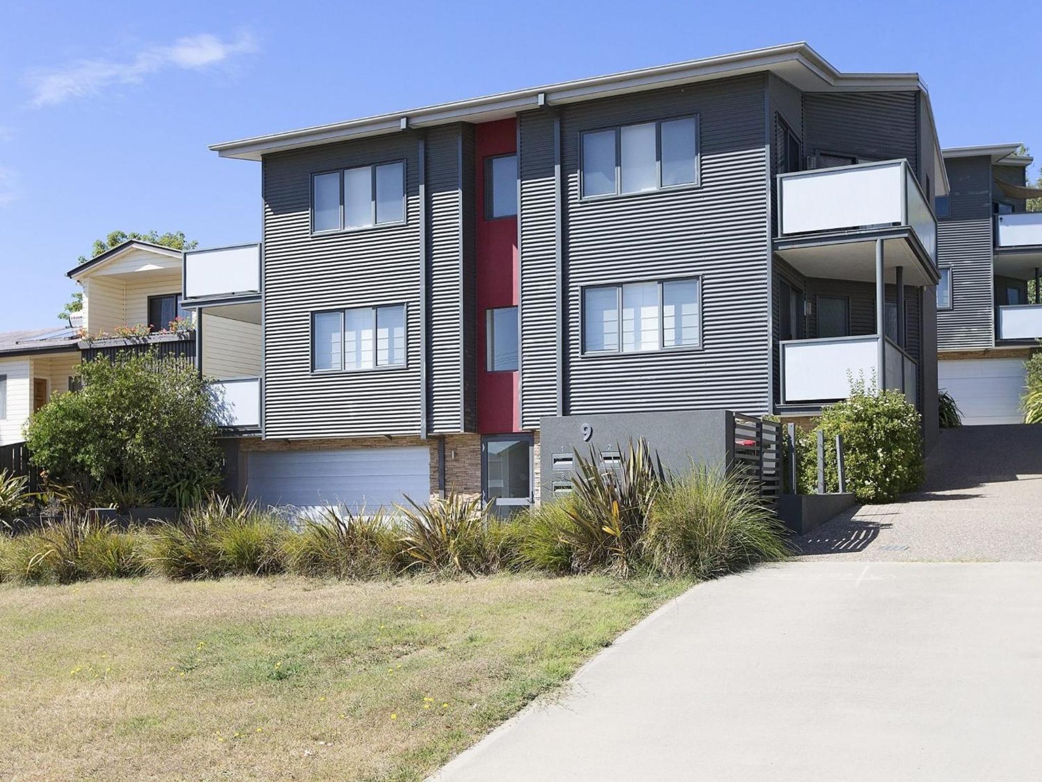 Northview 2 - Modern 2BR Townhouse l Lake View l Central Location l Spa Bath l WiFi
