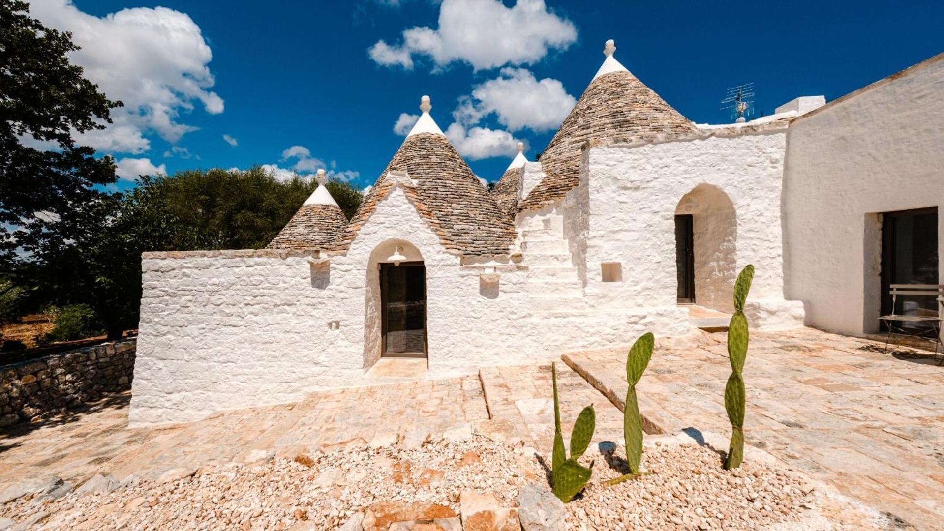 HelloAPULIA - Trulli di Nifra Panoramic Hill view 5