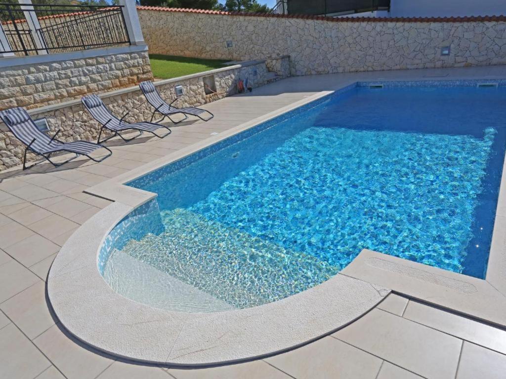 Lovely Apartment with beautiful pool view 2