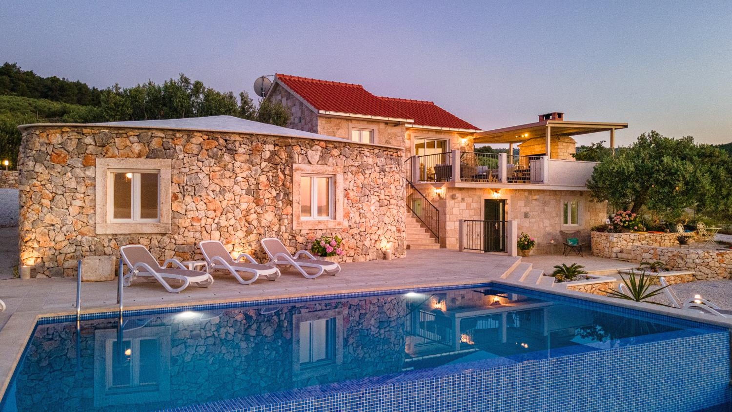 Villa Lukrecija Stonehouse view 5
