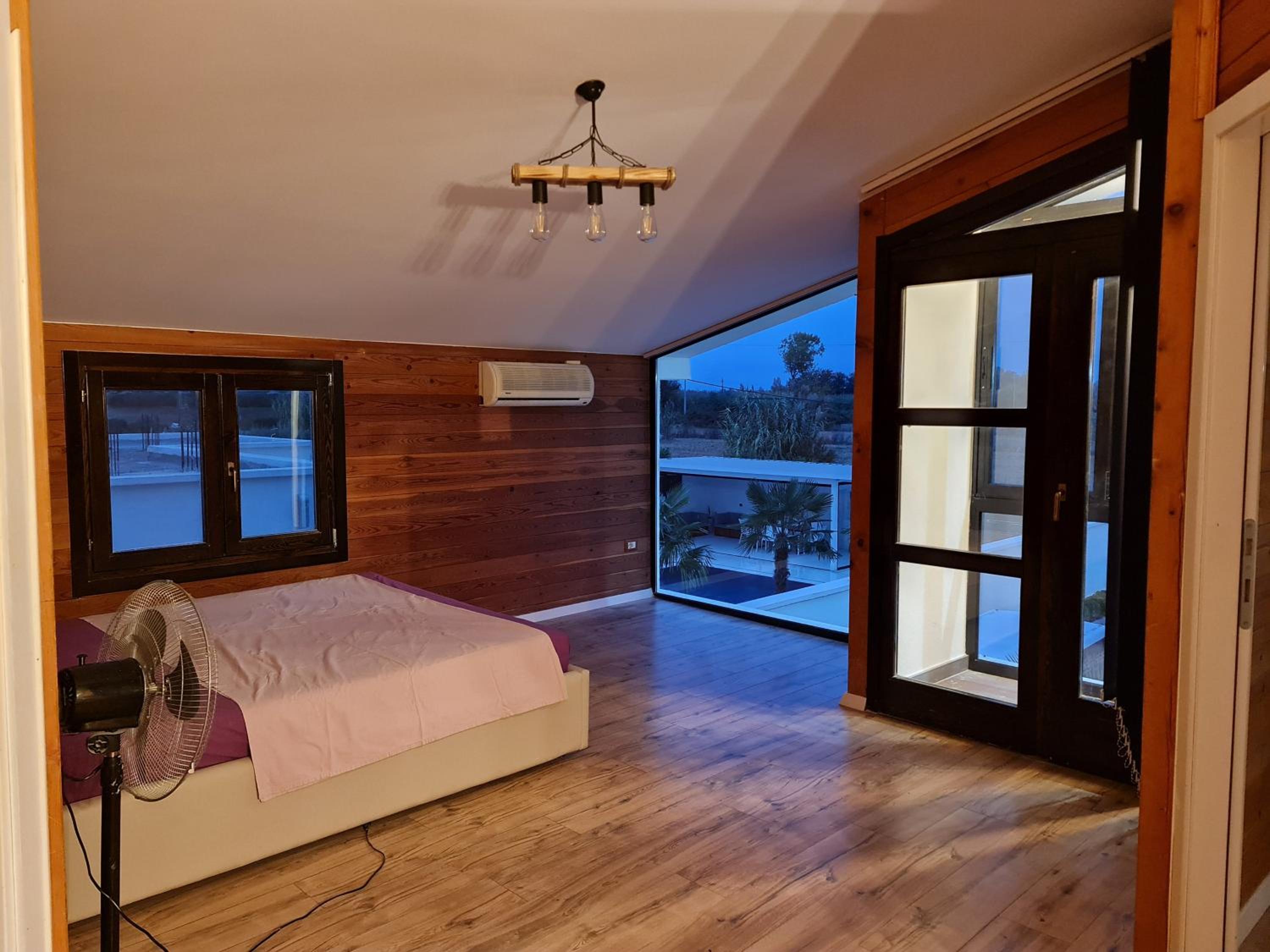 Isea Wood Villa