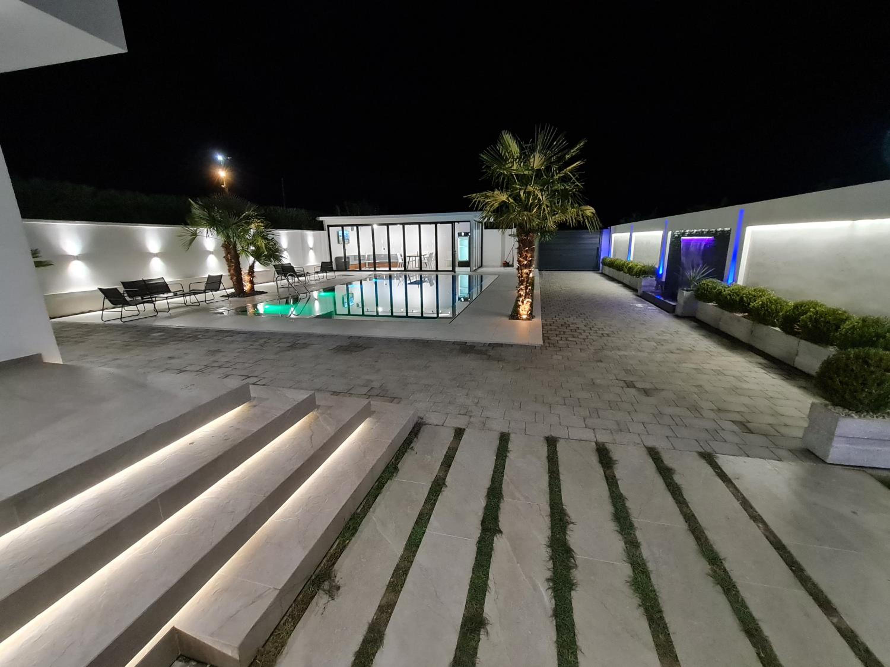 LT Luxury Villa