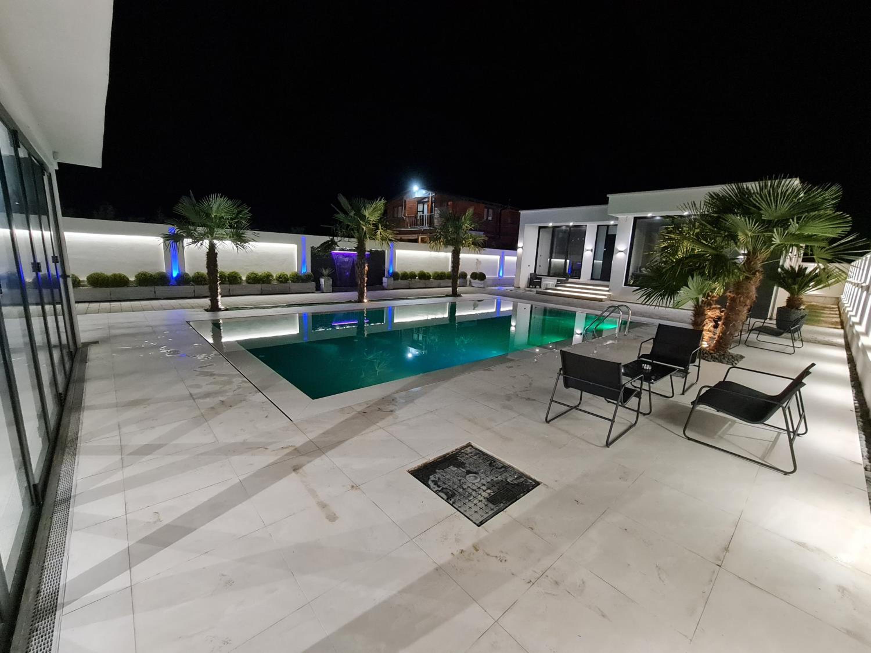 LT Luxury Villa