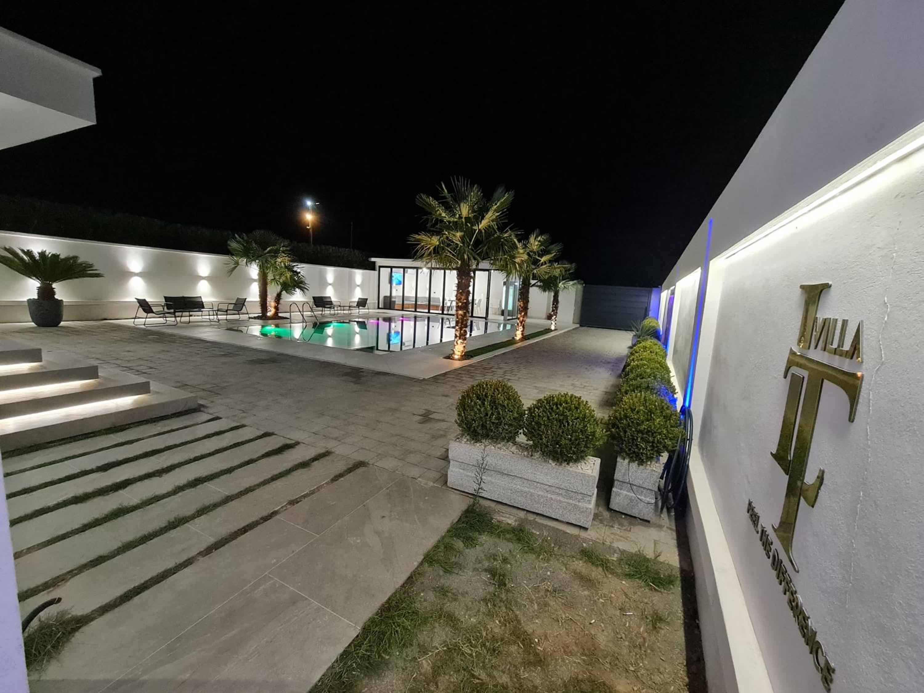 LT Luxury Villa
