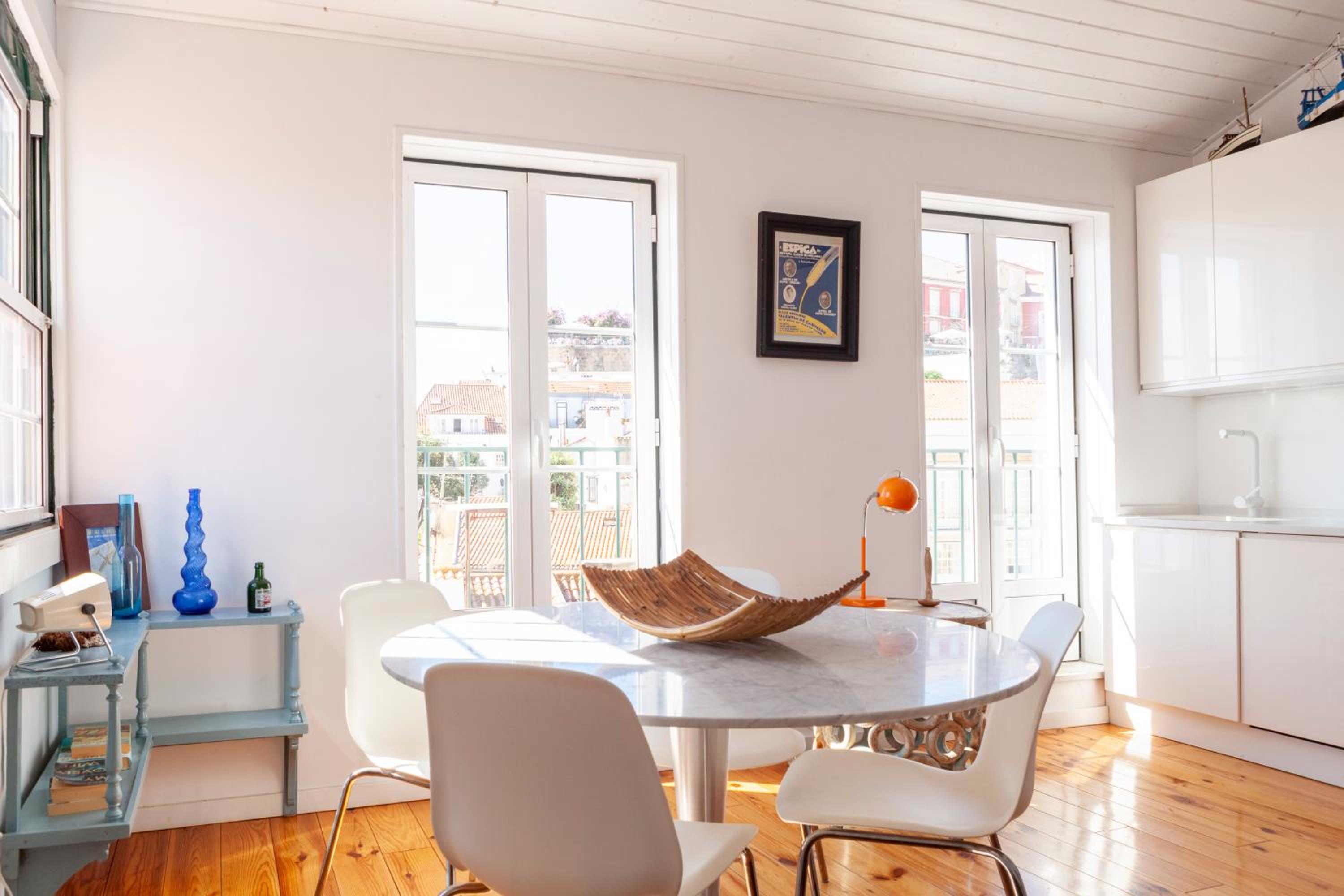Alfama Stunning River and Historic City Views 2Bedrooms & 2Bathrooms AC Balcony 18th Century Building view 5