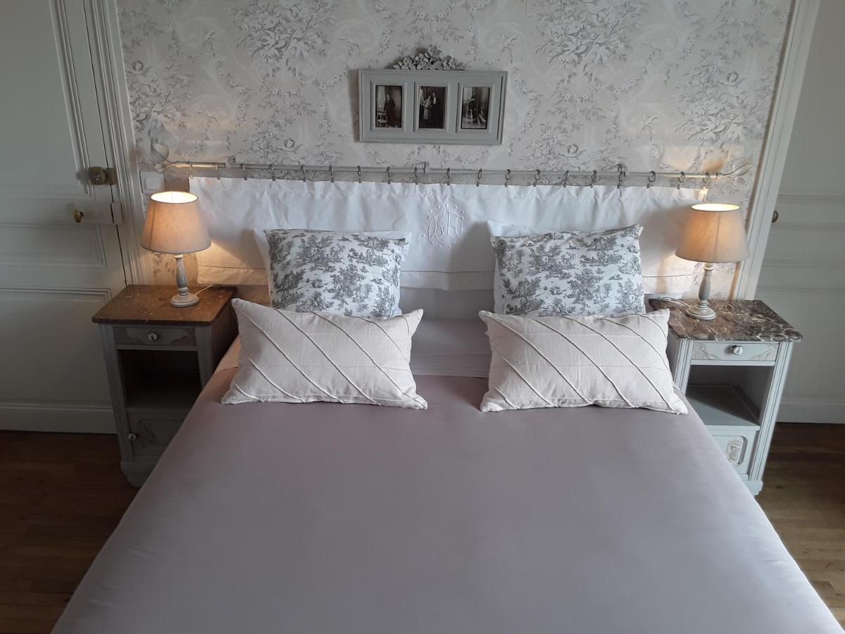 Le Manoir de Crisolles view 3