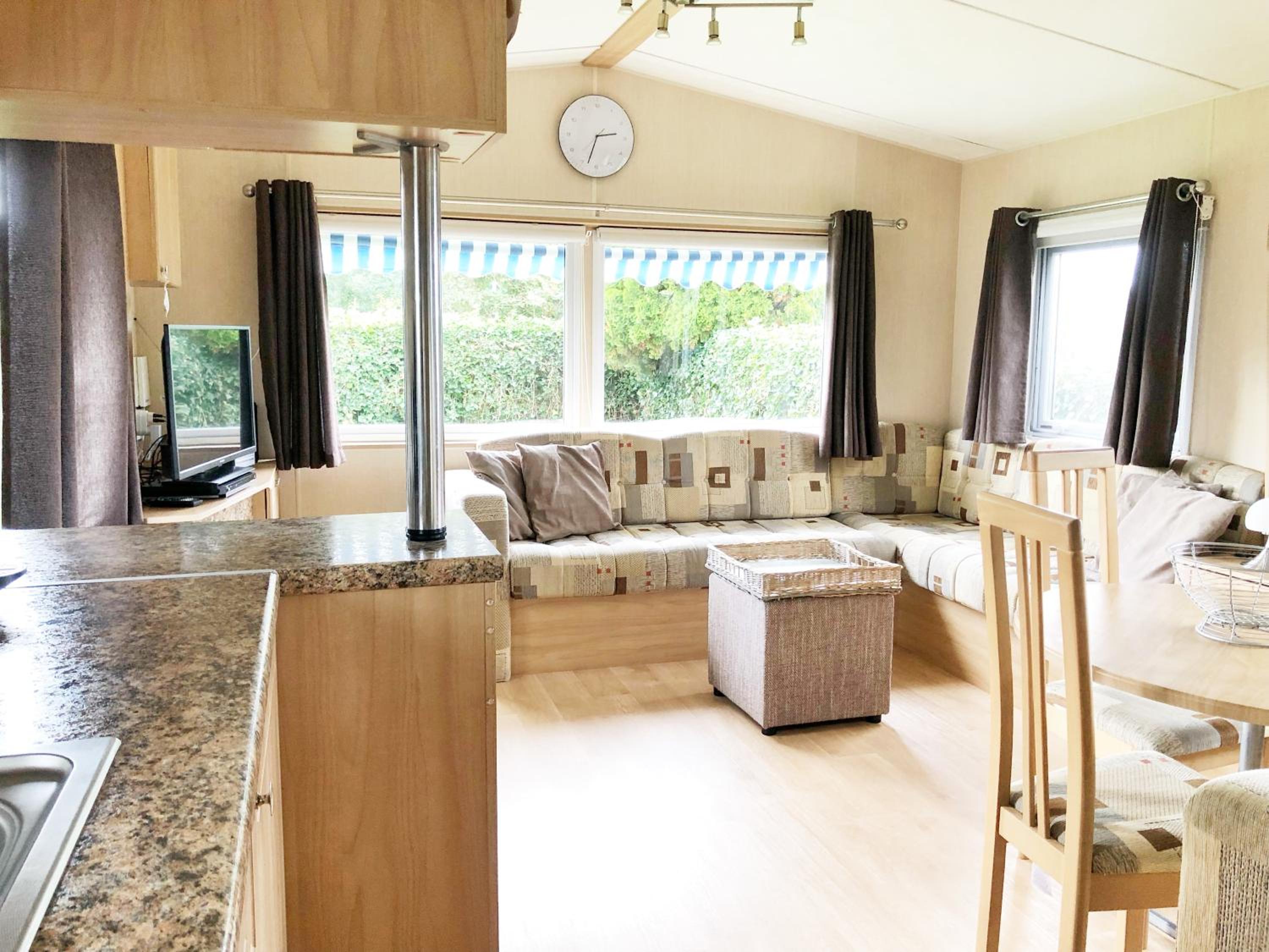 Chalet 575 op Recreatiepark De Wielen view 2
