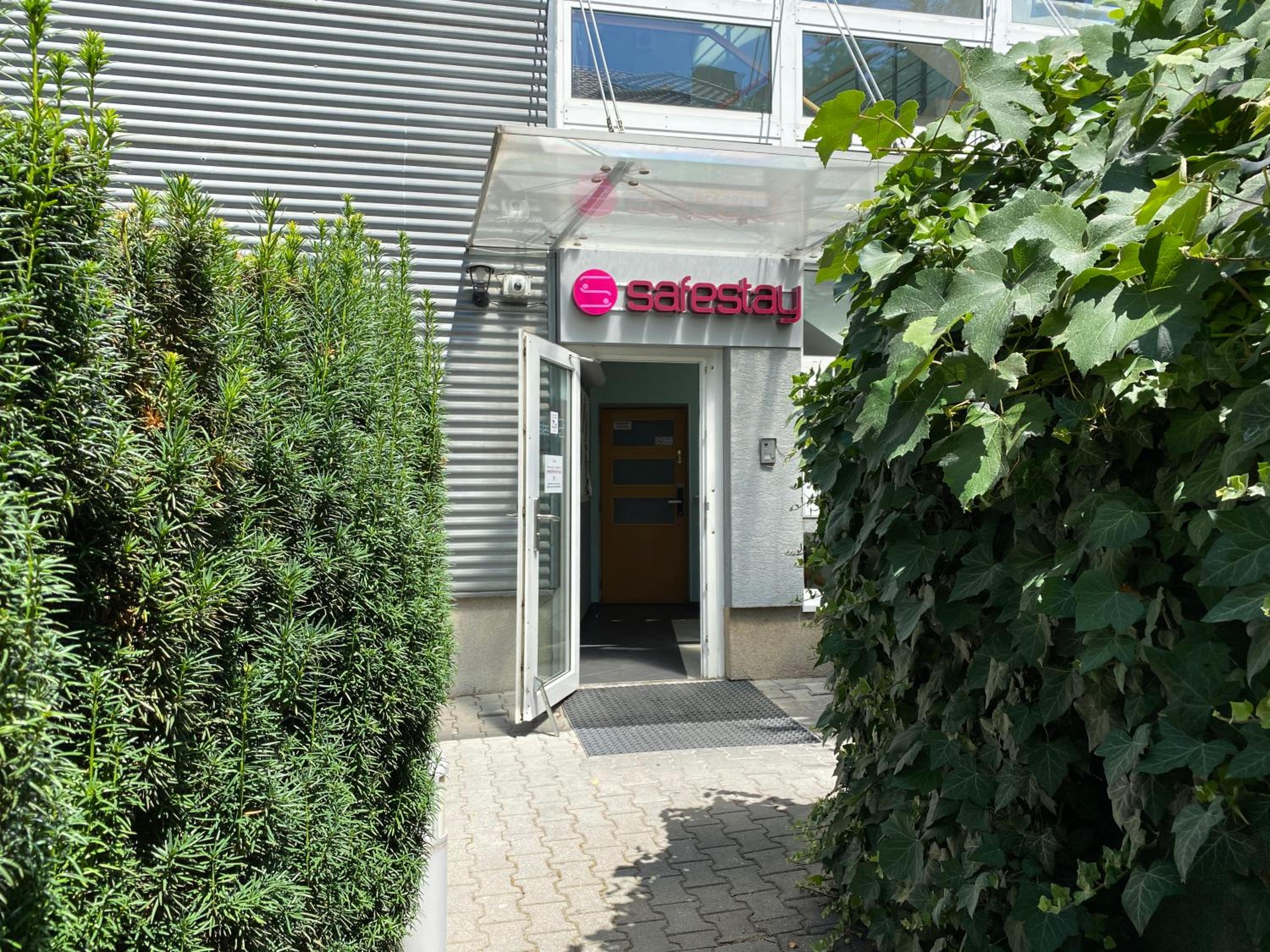 Hotel Safestay Bratislava Presidential Palace - Image 1