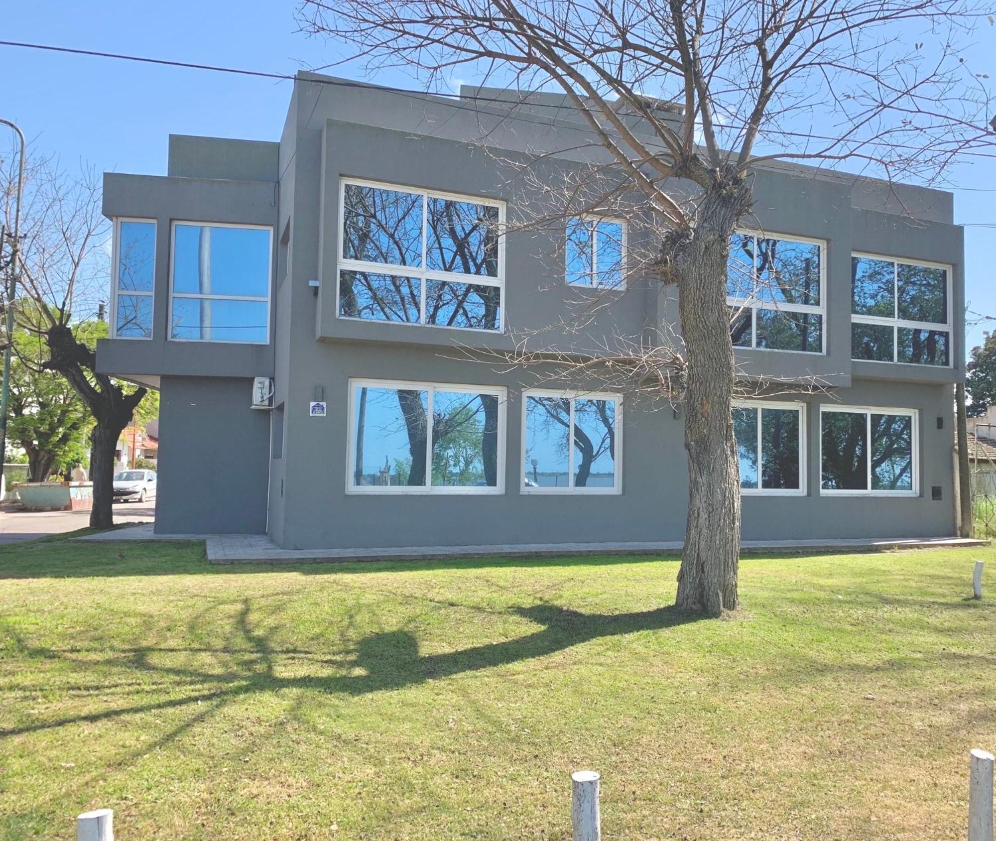 Espectacular departamento sobre la laguna para parejas