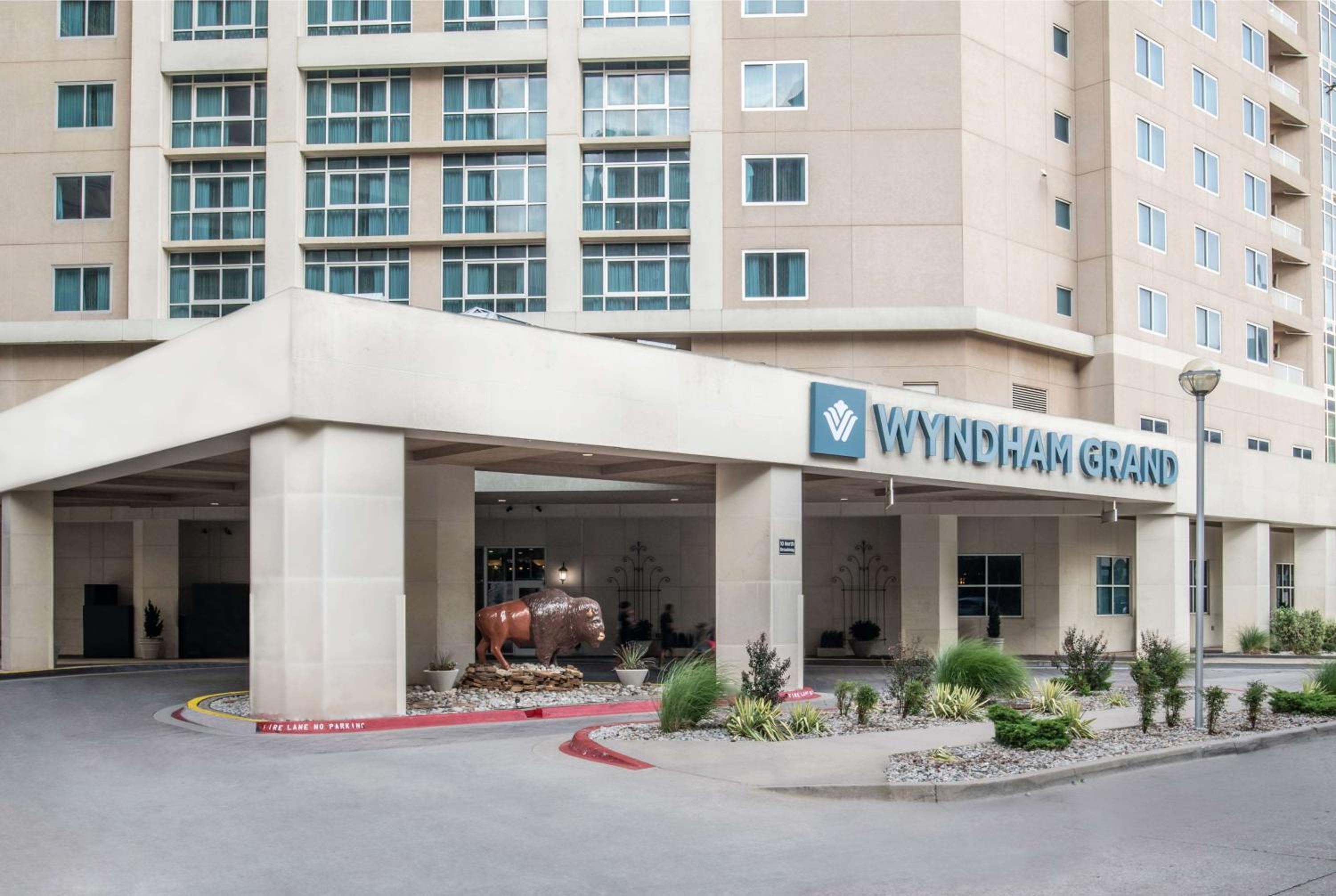 Hotel Wyndham Grand Oklahoma City Downtown - Image 1
