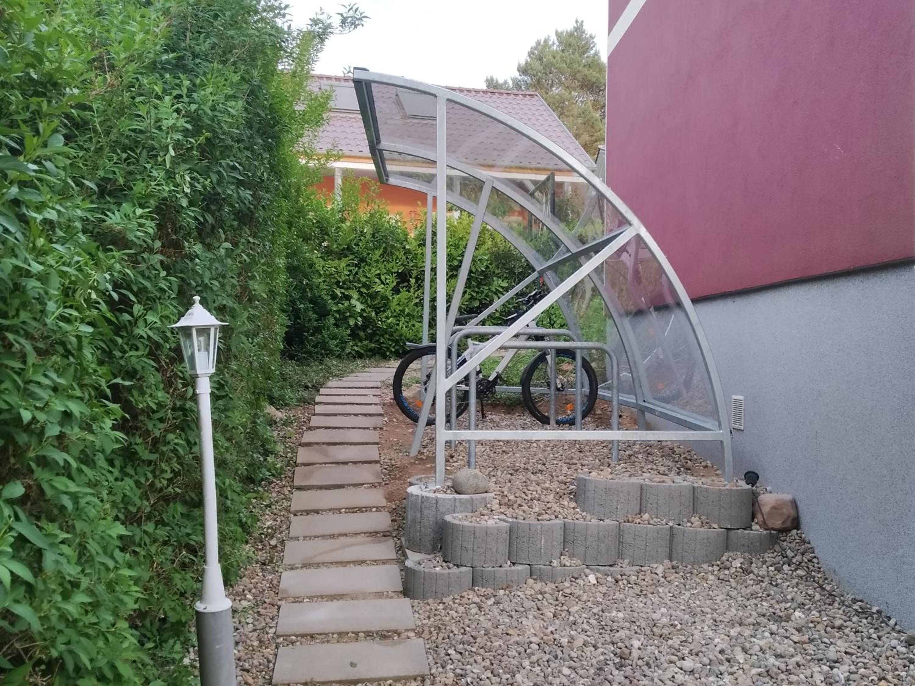 Photo 8
