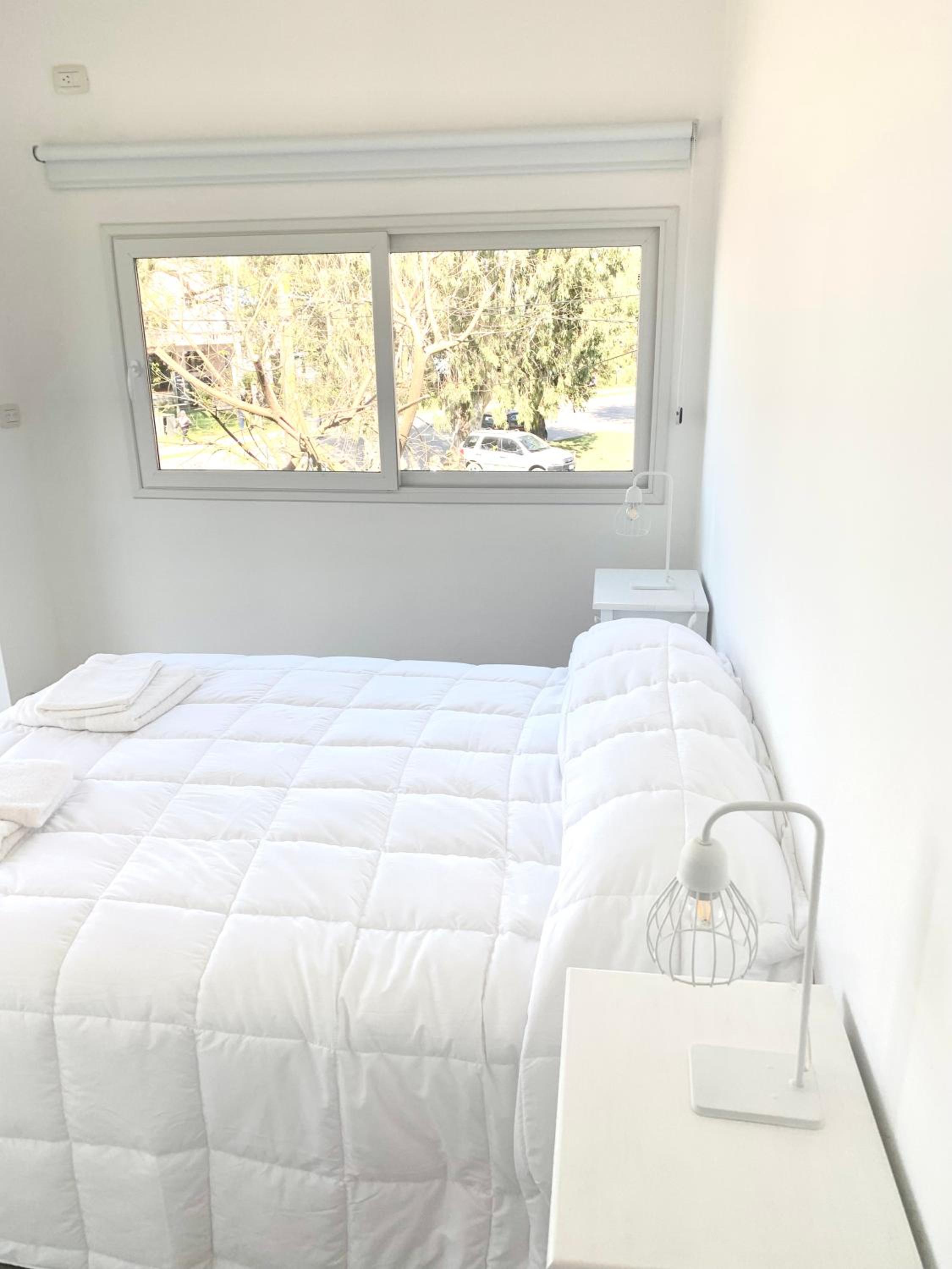 Espectacular departamento sobre la laguna para parejas