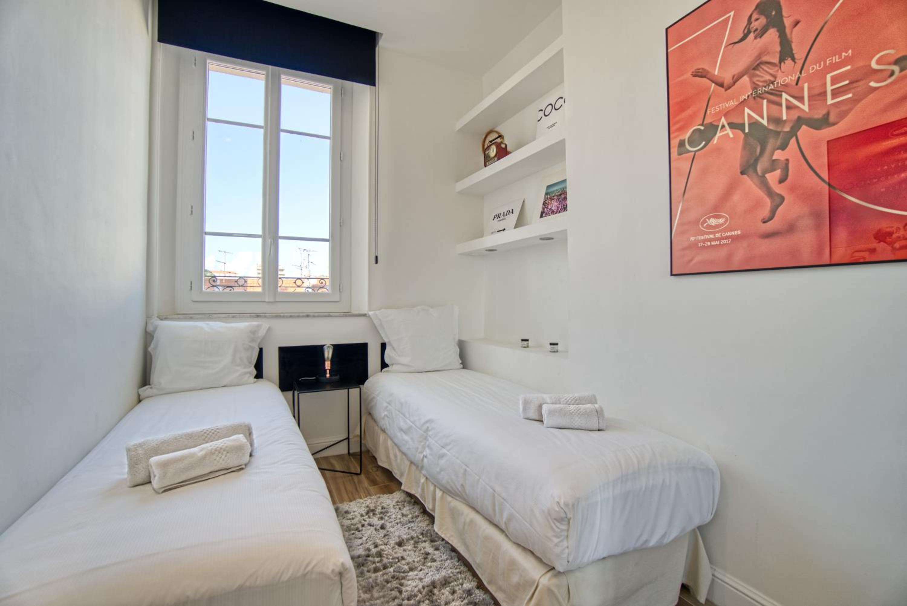 Superbe 3 pièces refait à neuf classé 4 étoiles avec ascenseur et balcon à pied de la plage et du palais des festivals view 2