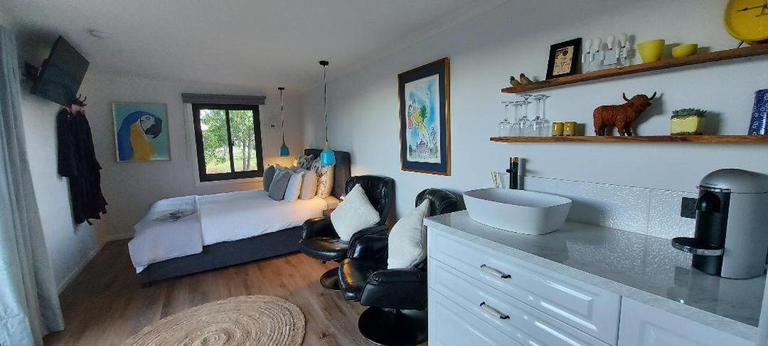 Straw House Farm - STANTHORPE