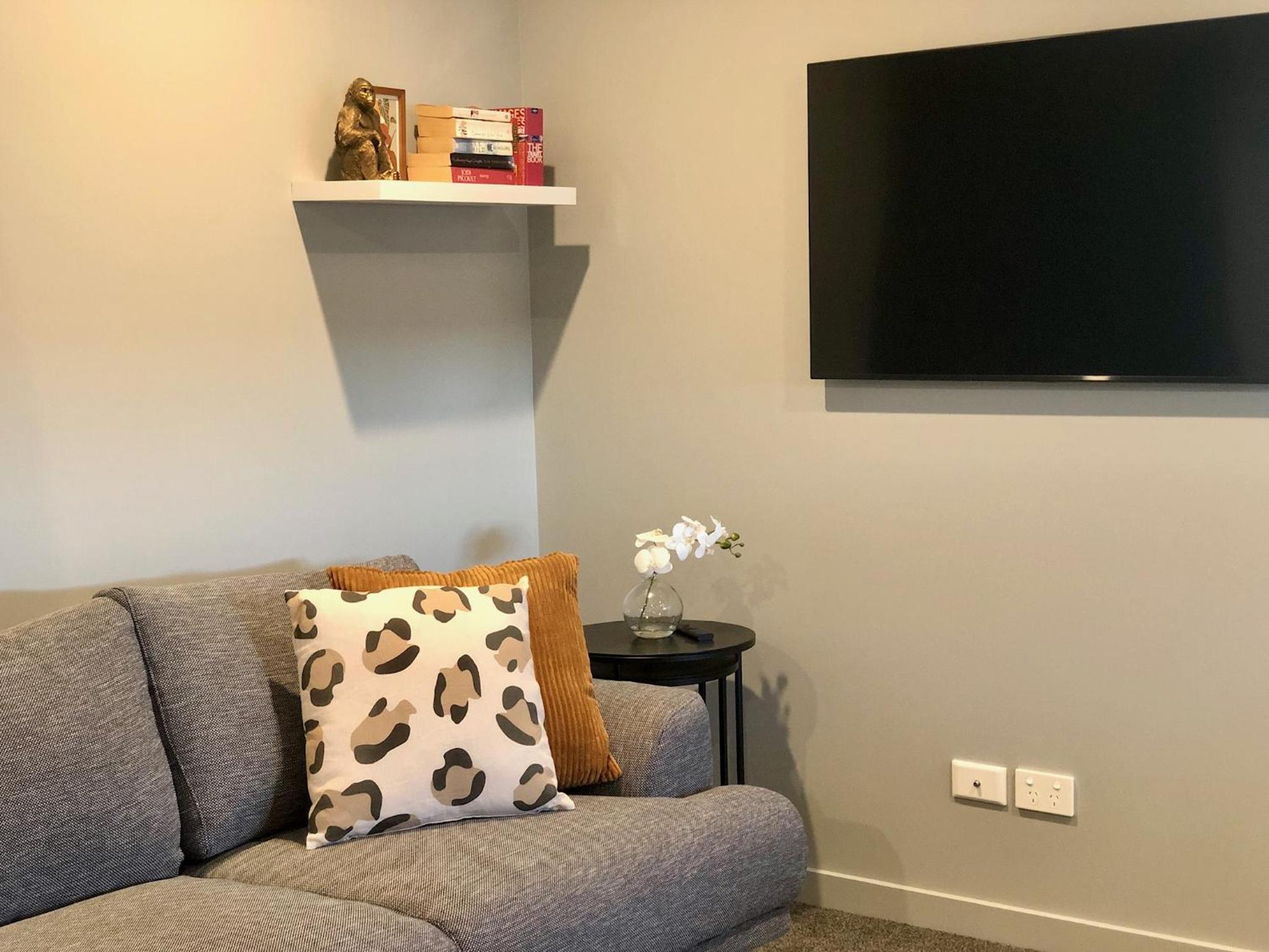 Central, Cosy, Convenient view 3