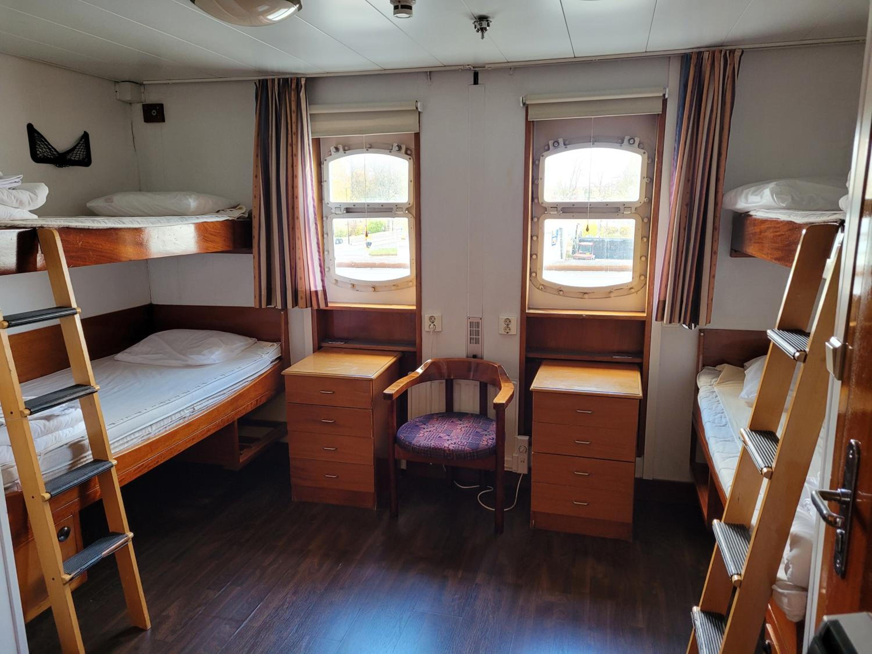 Laivahostel S/S Bore