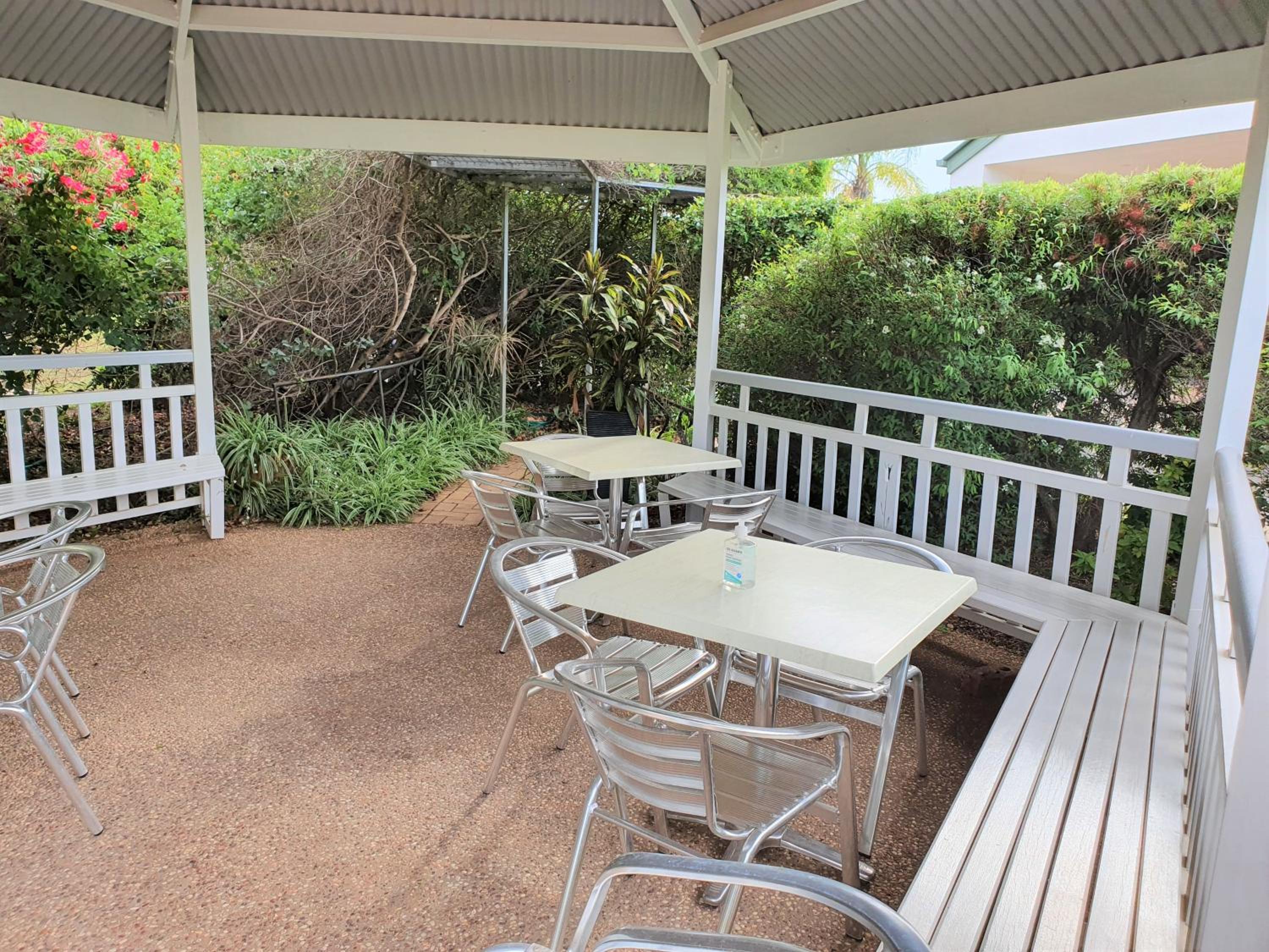 Jacaranda Country Motel