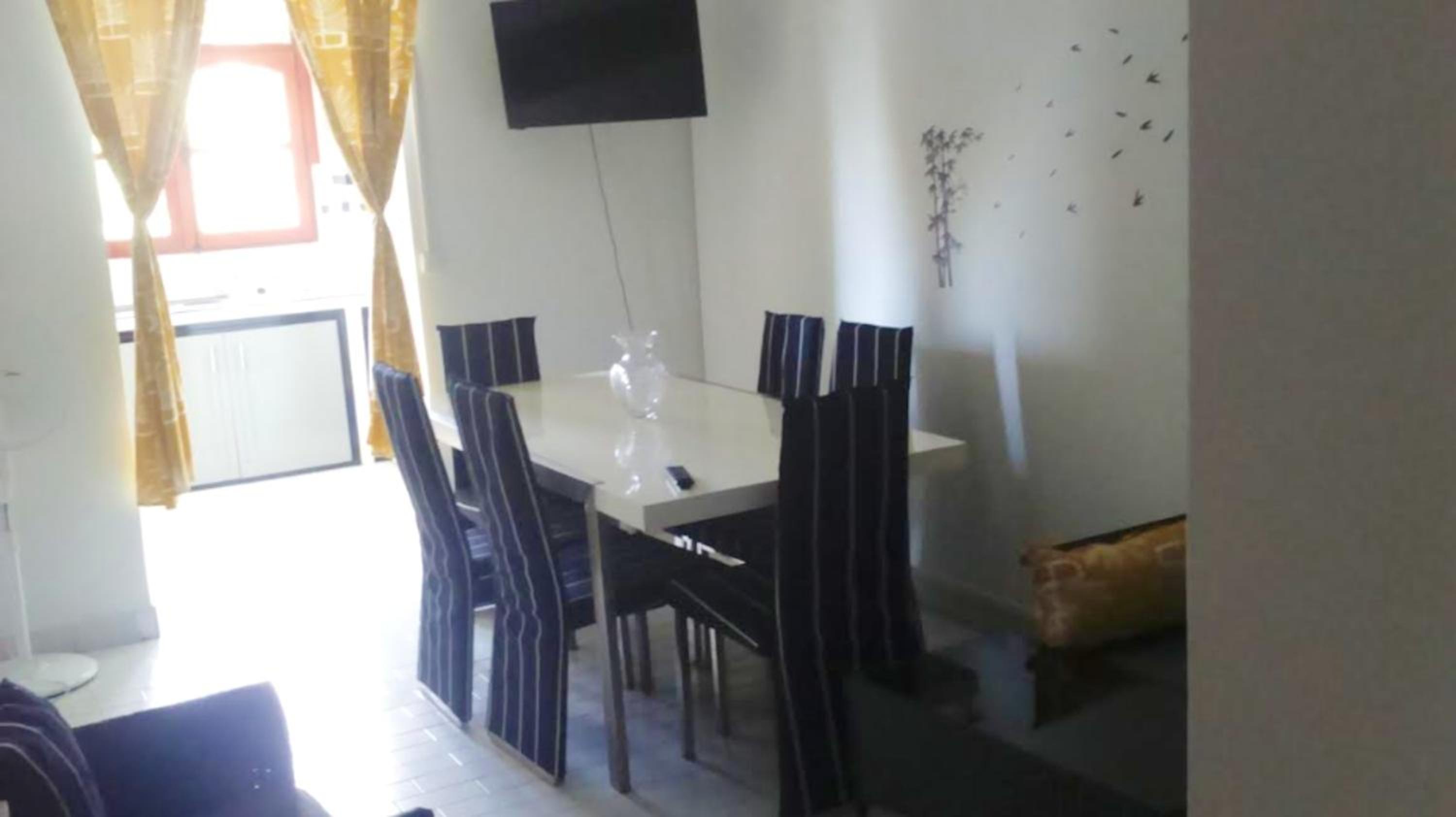 Maison contemporaine a Pointe Noire avec jardin cloture view 3