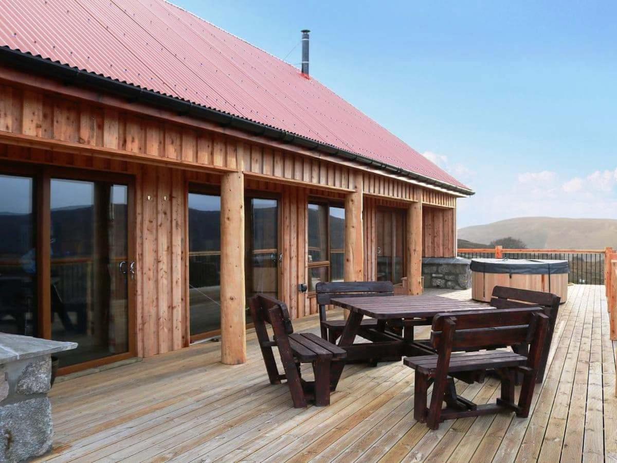 Red Kite & Osprey Lodges view 3