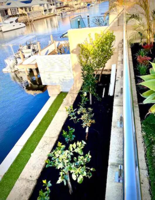 Hotel Sandpiper Island Tranquil Waterfront Views & Jetty - Image 1