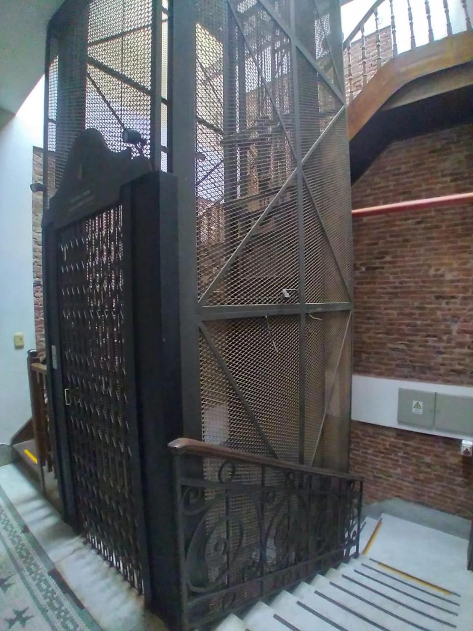 Parla Hostel