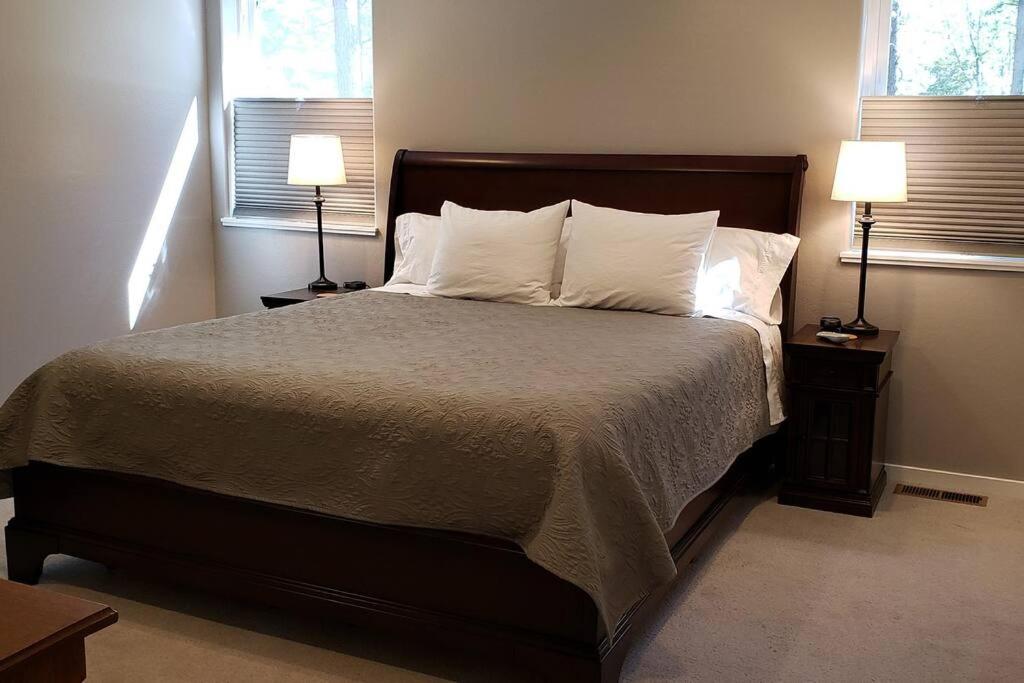 The Woodpecker Barn - A private, secluded two bedroom / 2 bathroom apt view 2