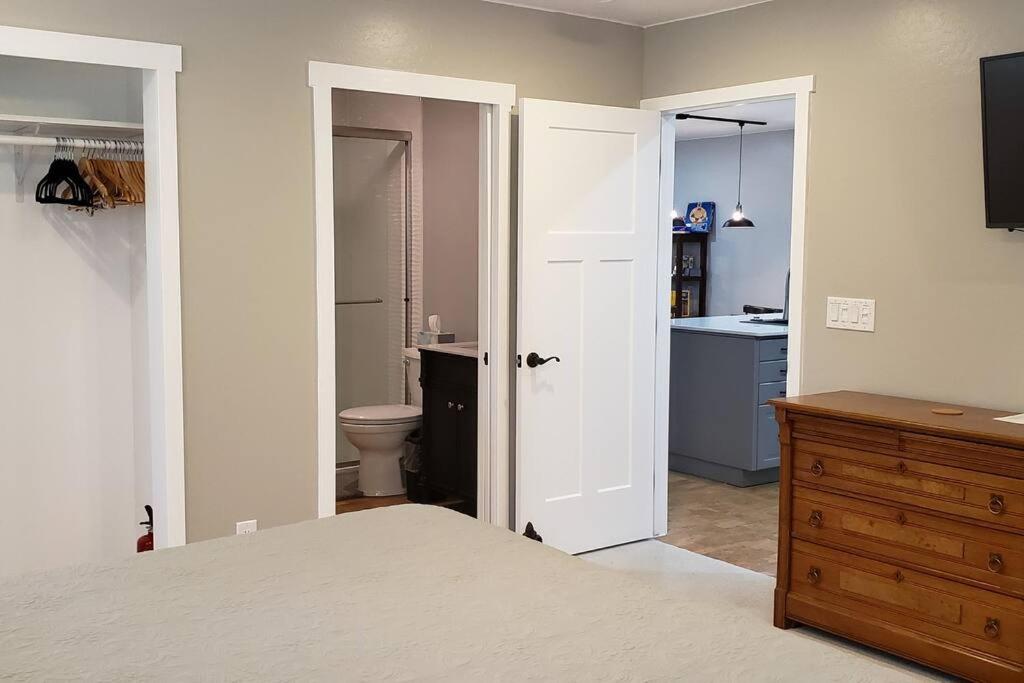 The Woodpecker Barn - A private, secluded two bedroom / 2 bathroom apt view 4