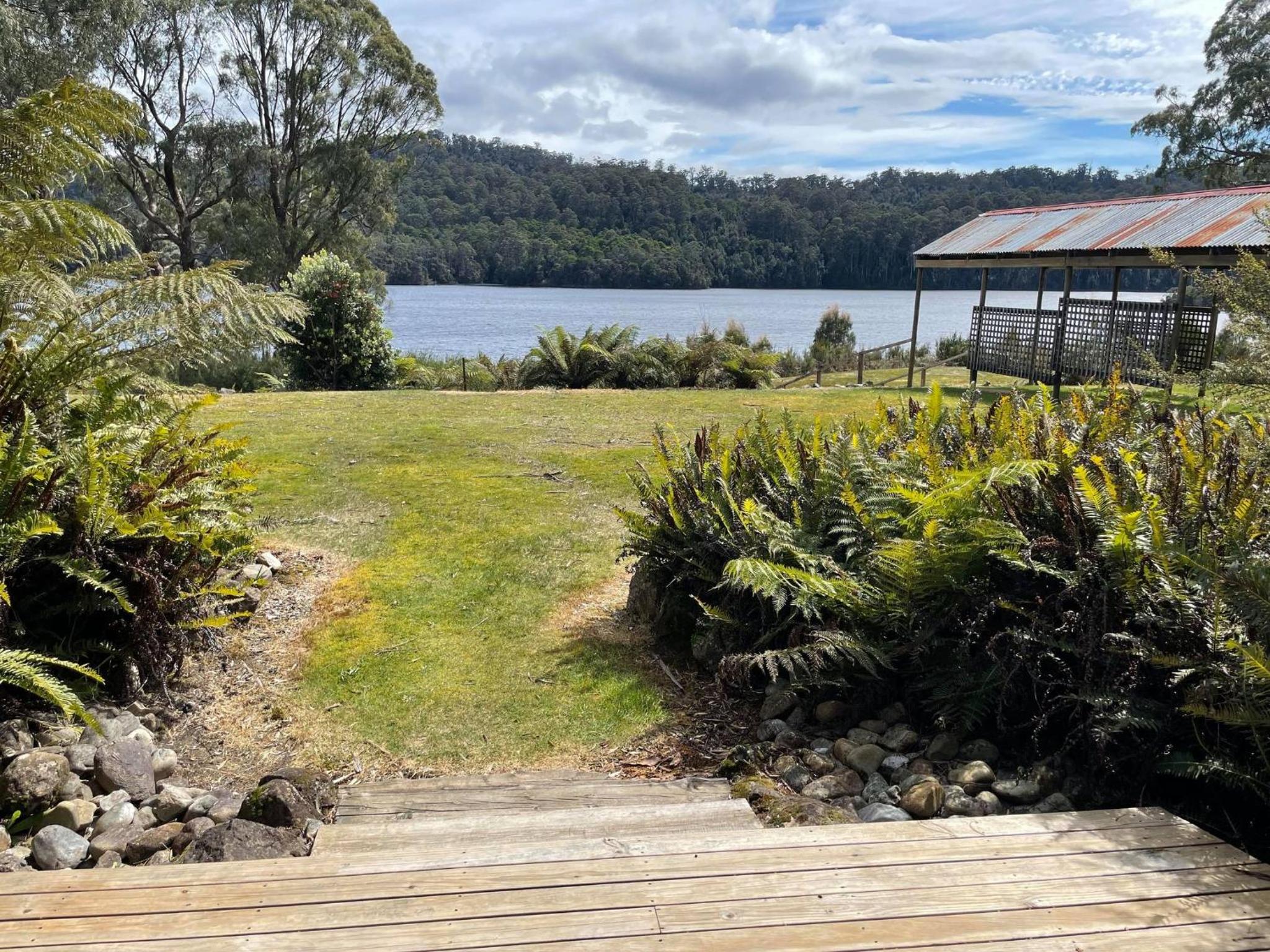 Tullah Lakeside Lodge