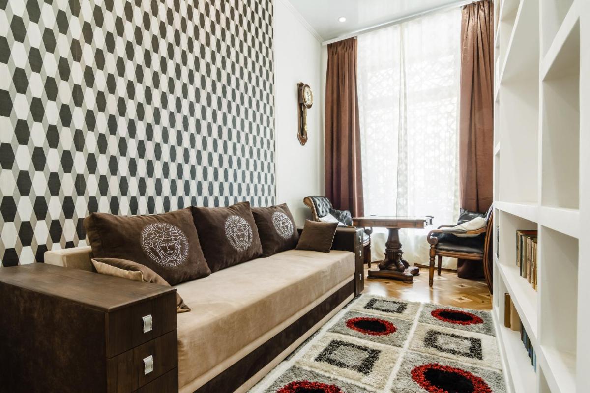 Katerynynska Street 3-bedrooms Apartment view 4
