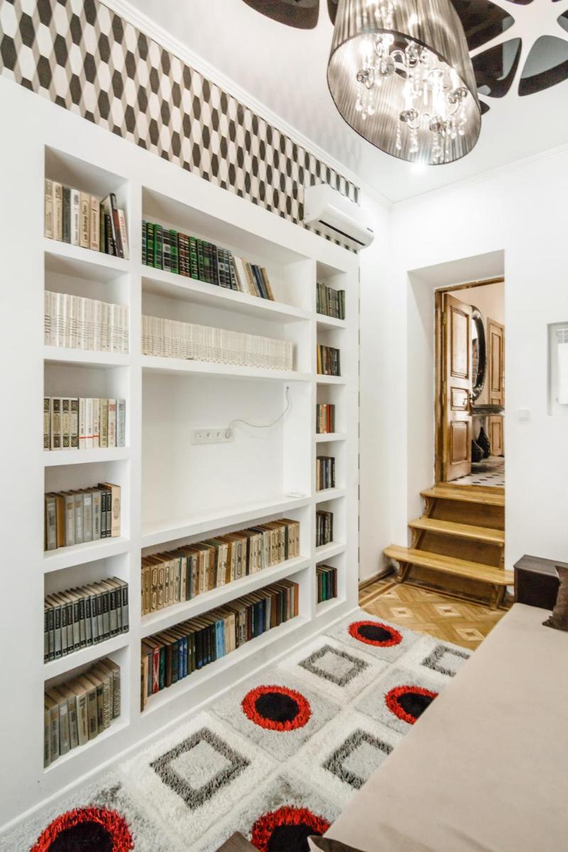 Katerynynska Street 3-bedrooms Apartment view 5