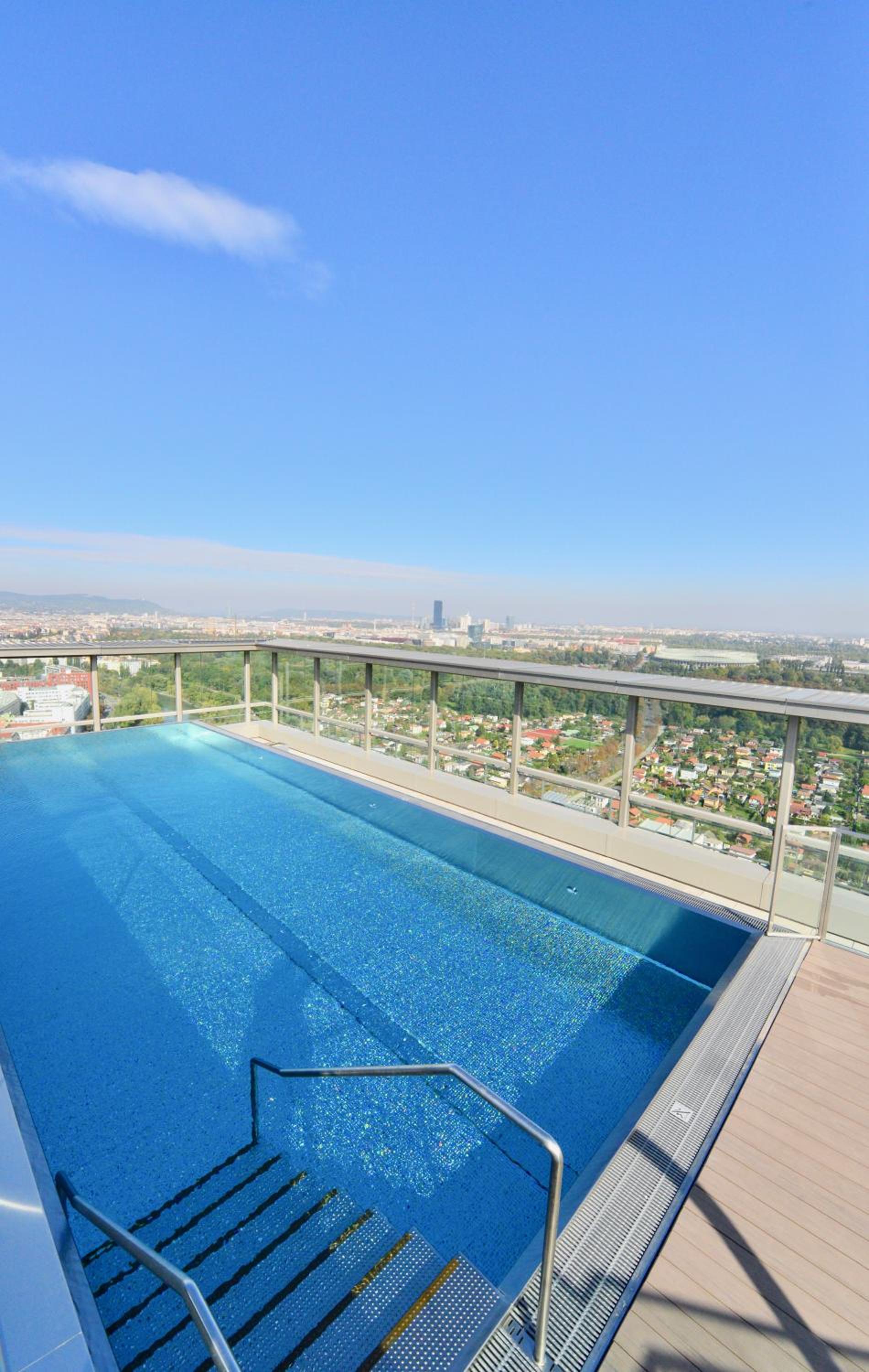 Brand-New, Close to Centre, Rooftop-Summer-Pool