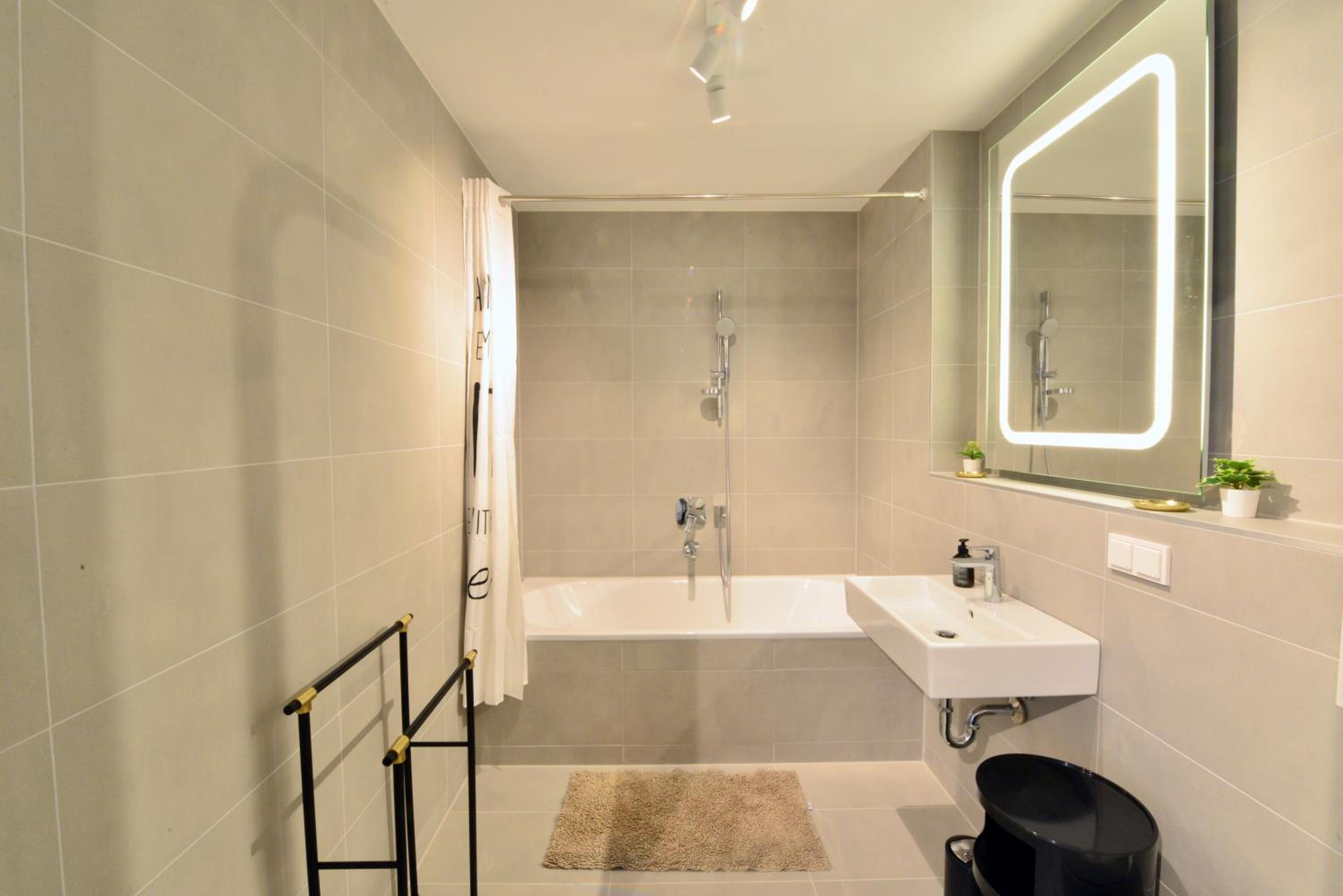 Brand-New, Close to Centre, Rooftop-Summer-Pool