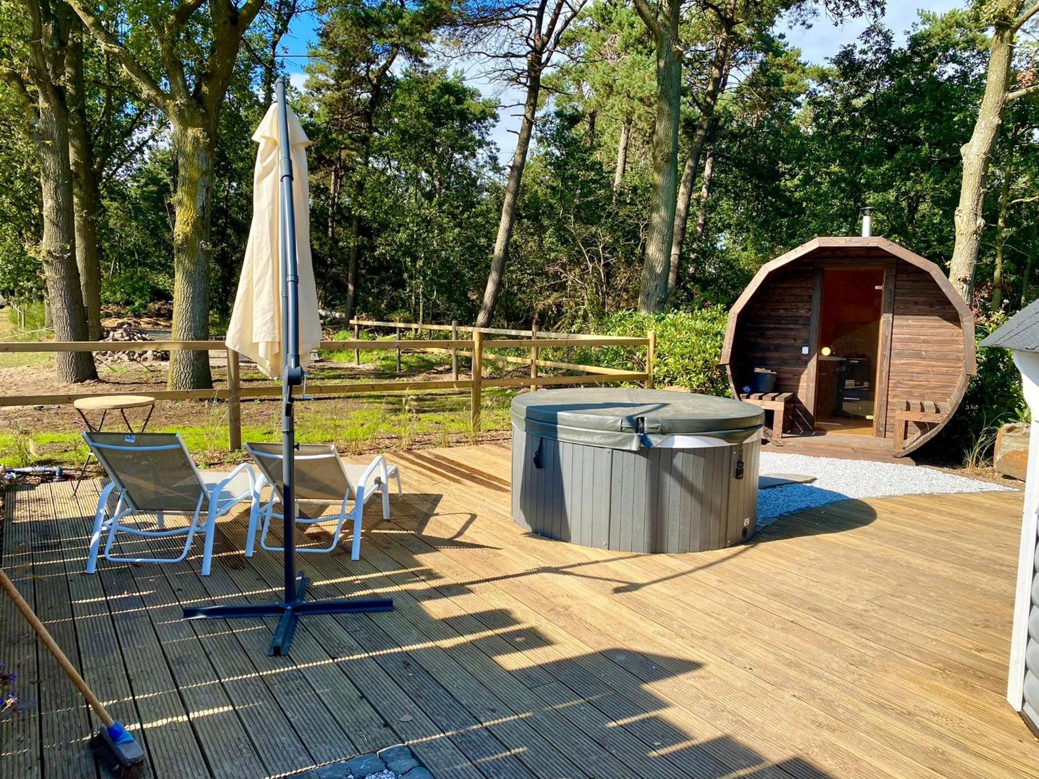Luxe Finse Kota met Jacuzzi en SaunaBarrel de Zandhoef