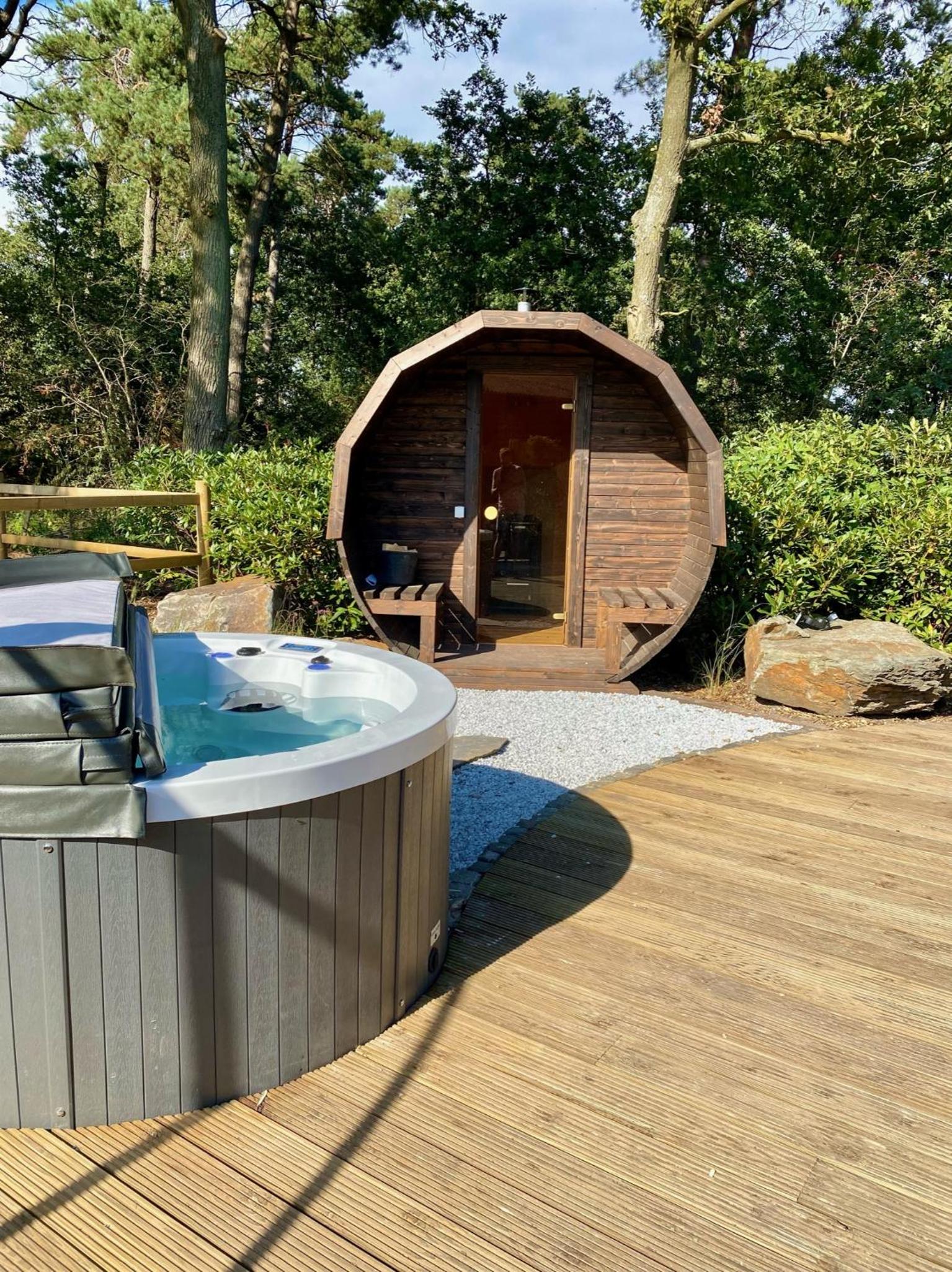 Luxe Finse Kota met Jacuzzi en SaunaBarrel de Zandhoef