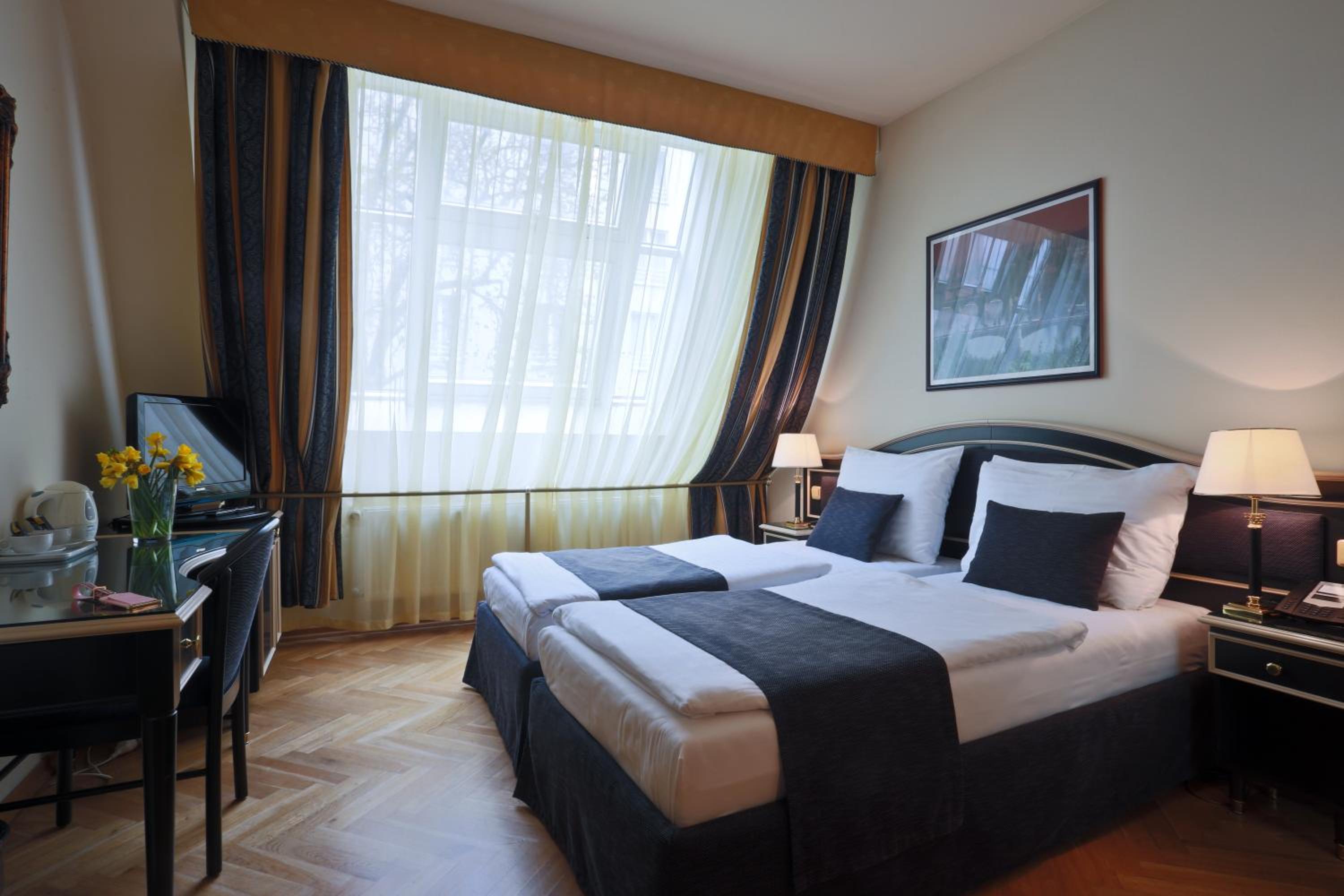 Elysee Hotel photo 23 of 41