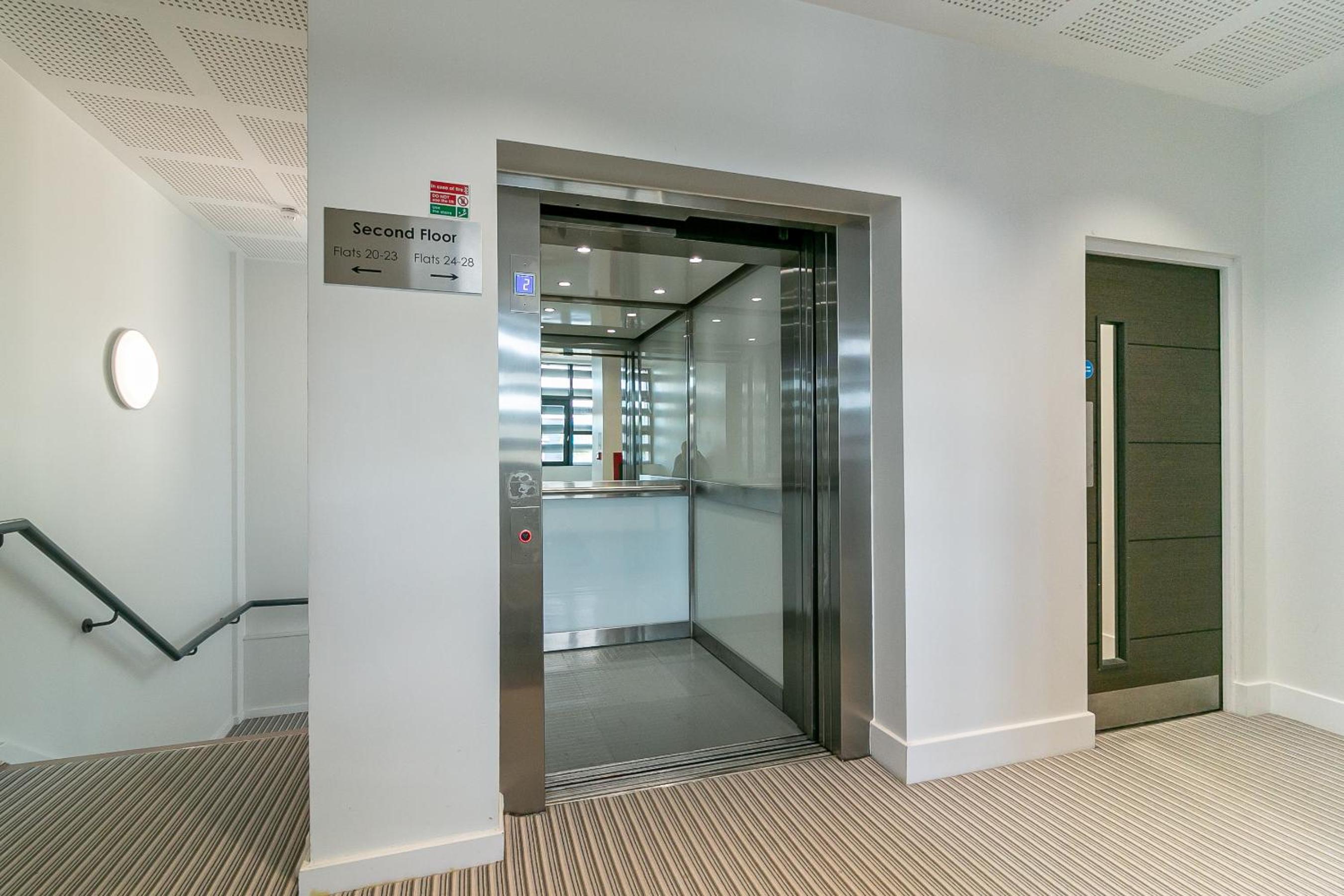 Executive Apartment Close to Station view 3
