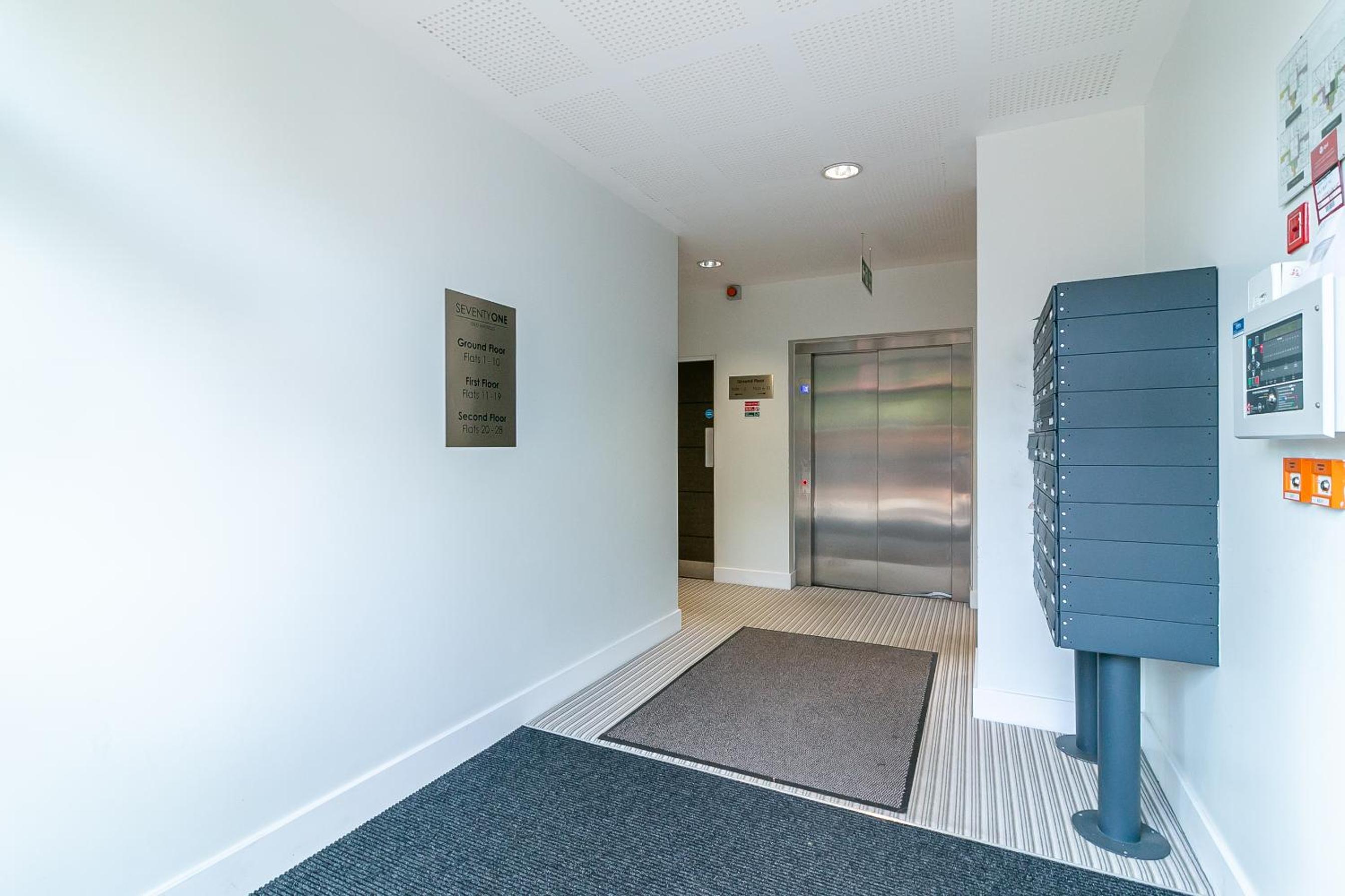 Executive Apartment Close to Station view 4