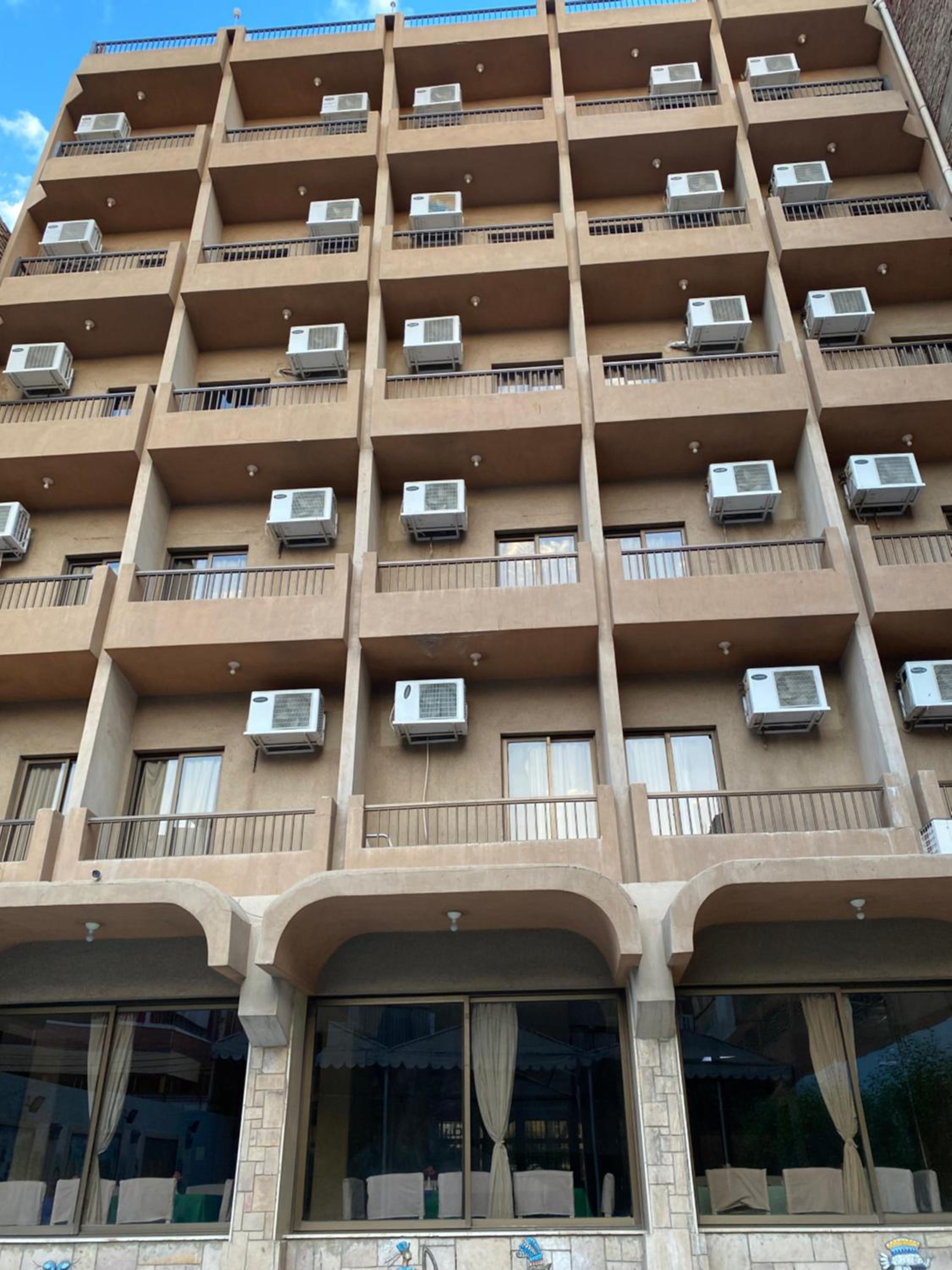 Shady Hotel Luxor — Luxor