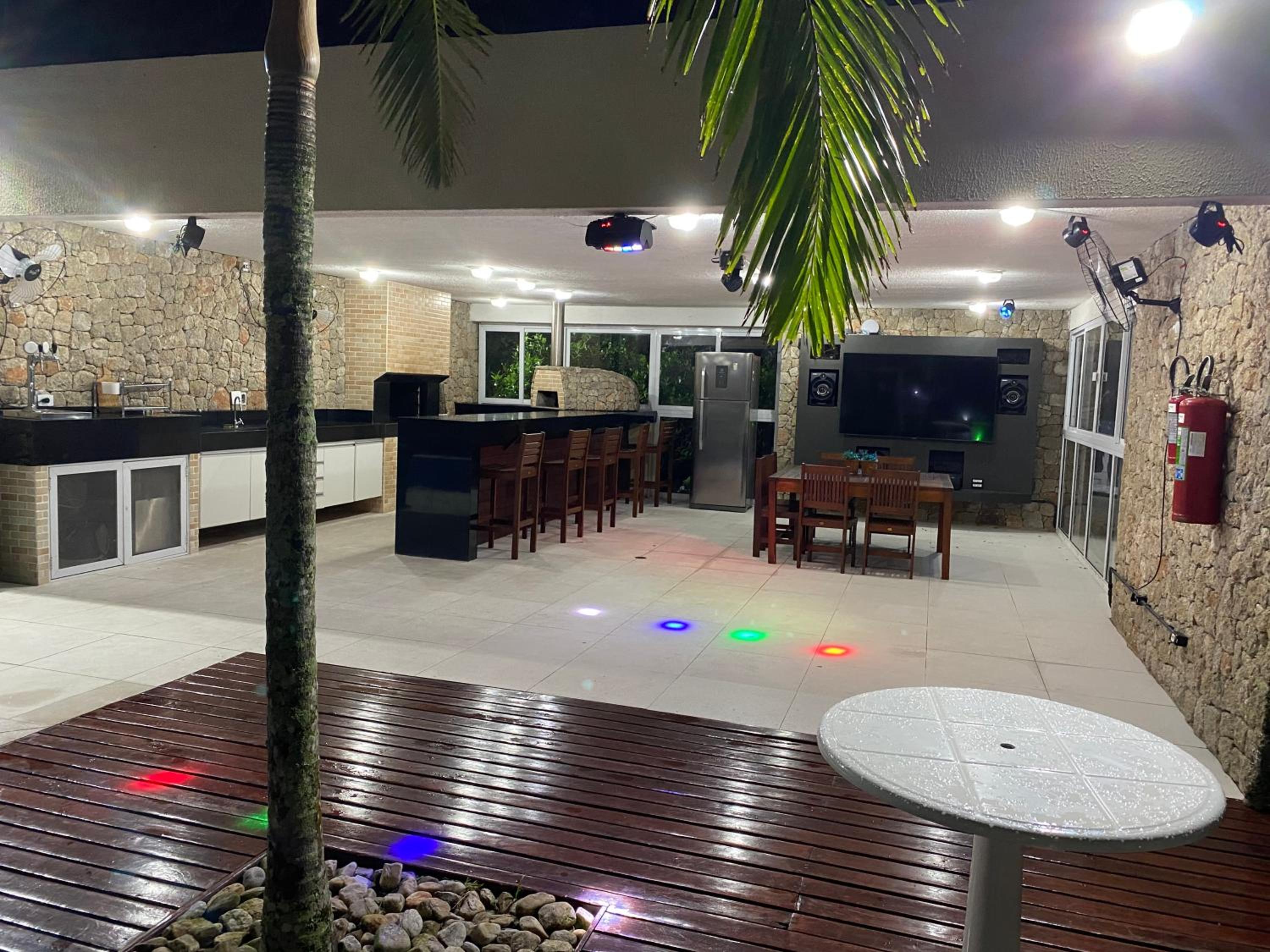 Lindo apto - 03 suítes - Enseada - Canto do Tortuga - Maximo 8 pessoas inclui crianças