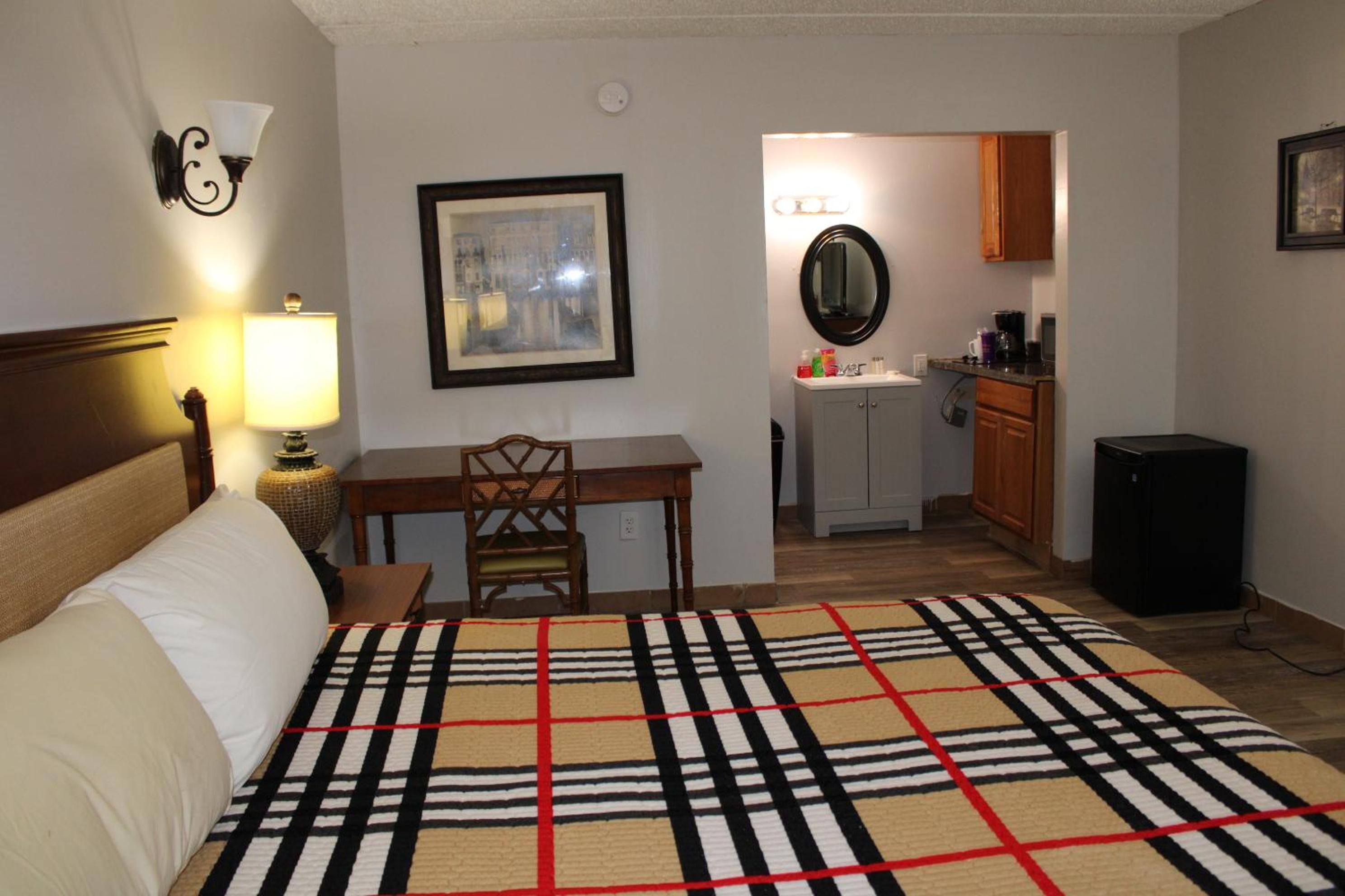 Winchester Vacations - ANS INN SUITES - Property Image 39
