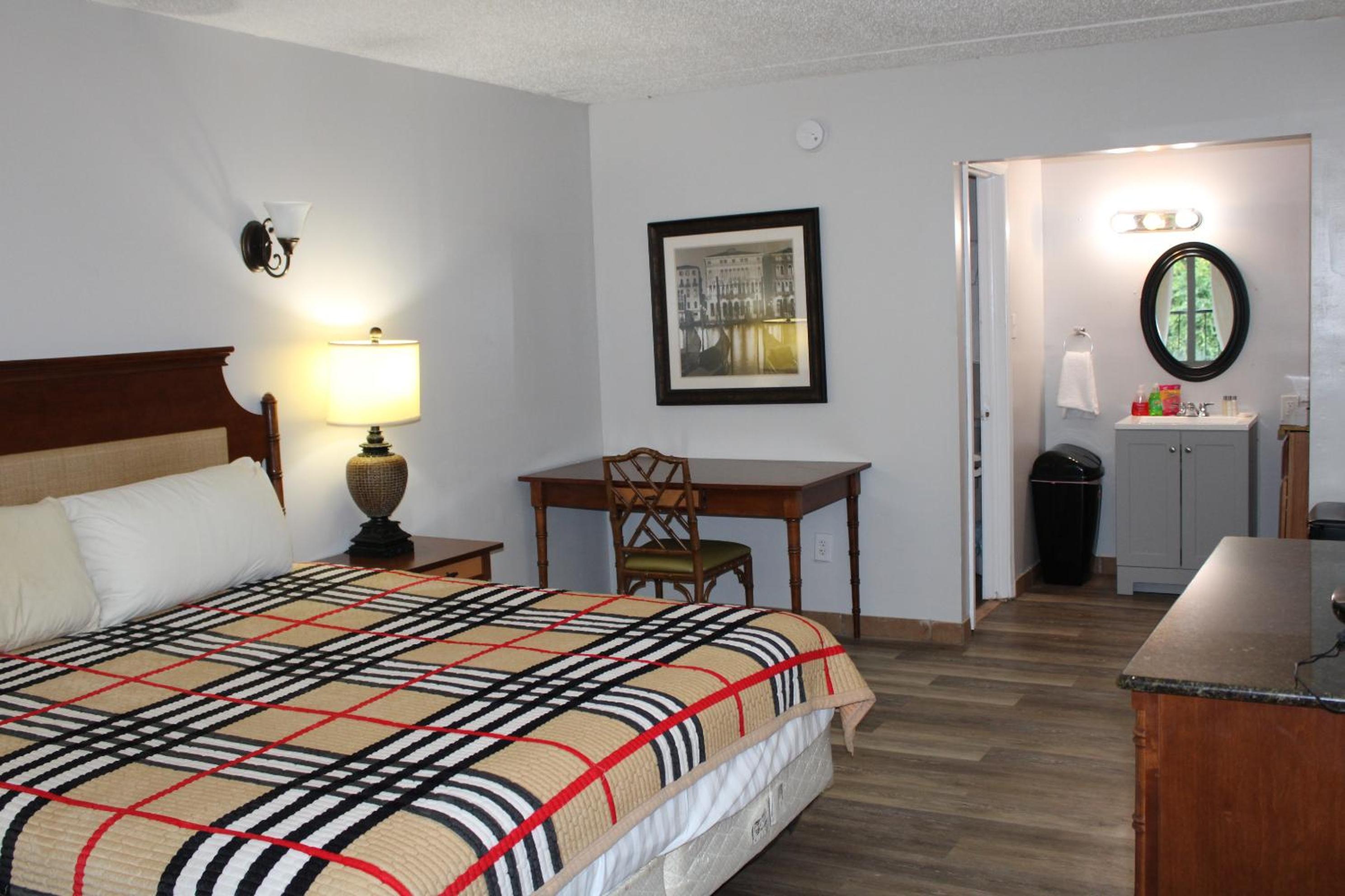 Winchester Vacations - ANS INN SUITES - Property Image 31