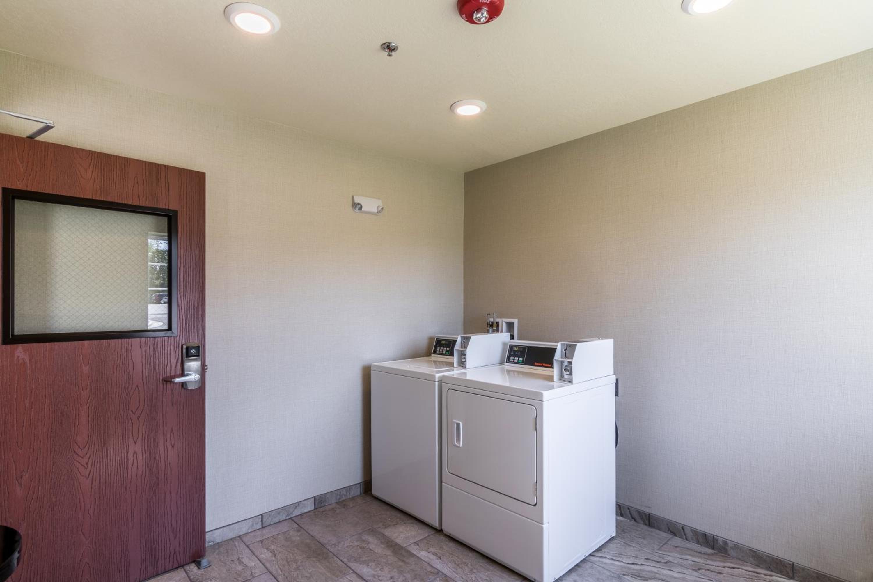 Cobblestone Inn & Suites - Barron