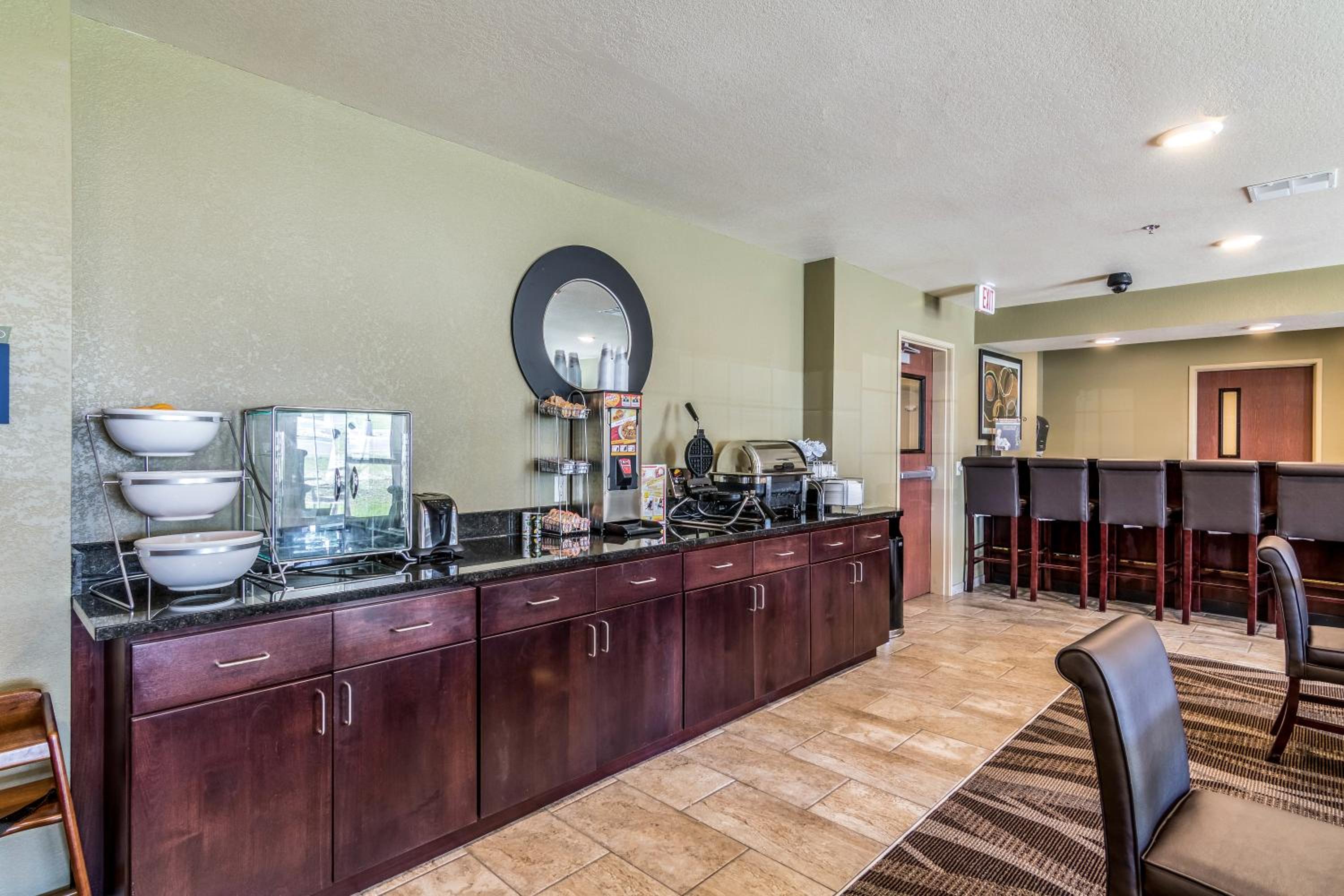 Cobblestone Inn & Suites - Barron