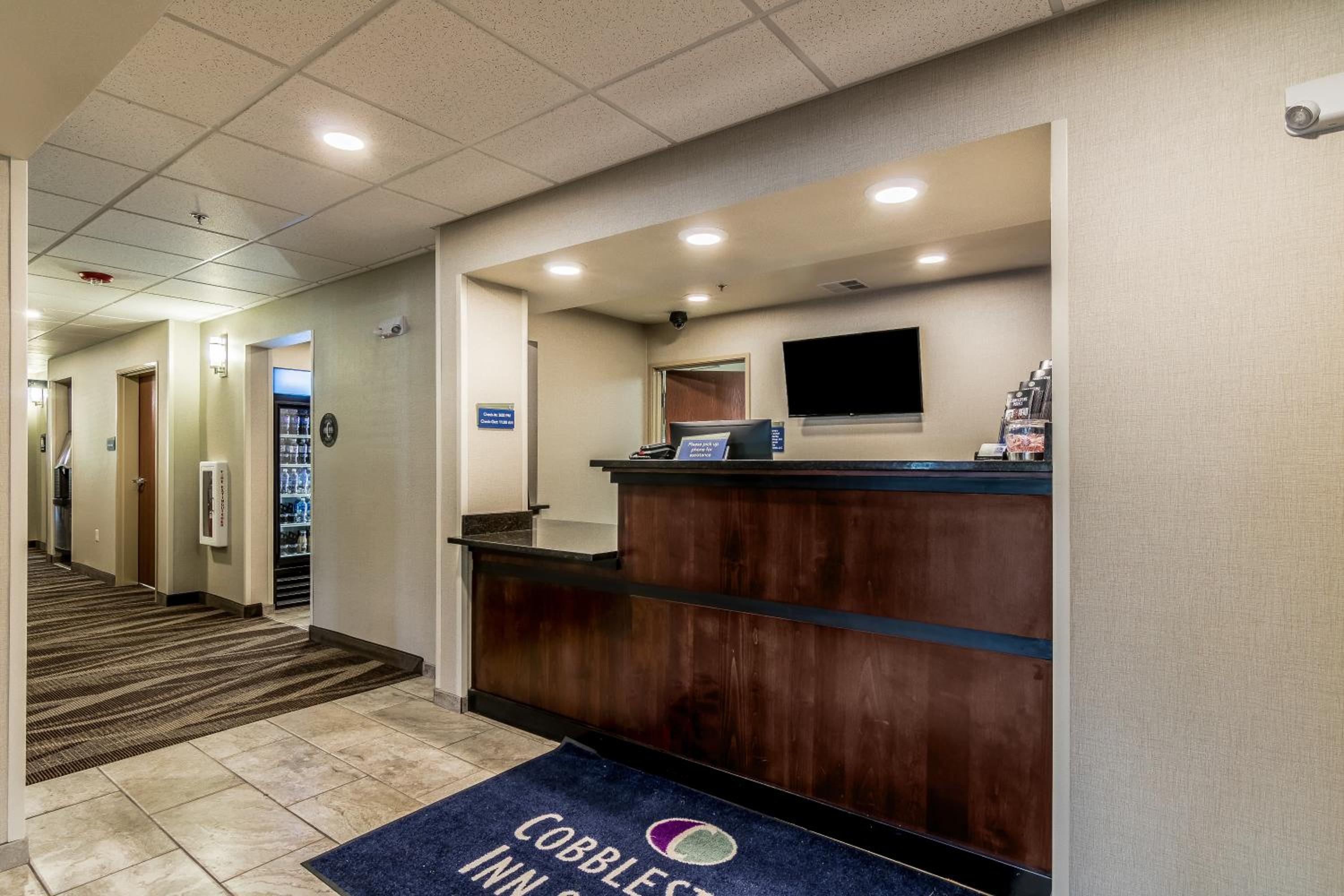 Cobblestone Inn & Suites - Barron
