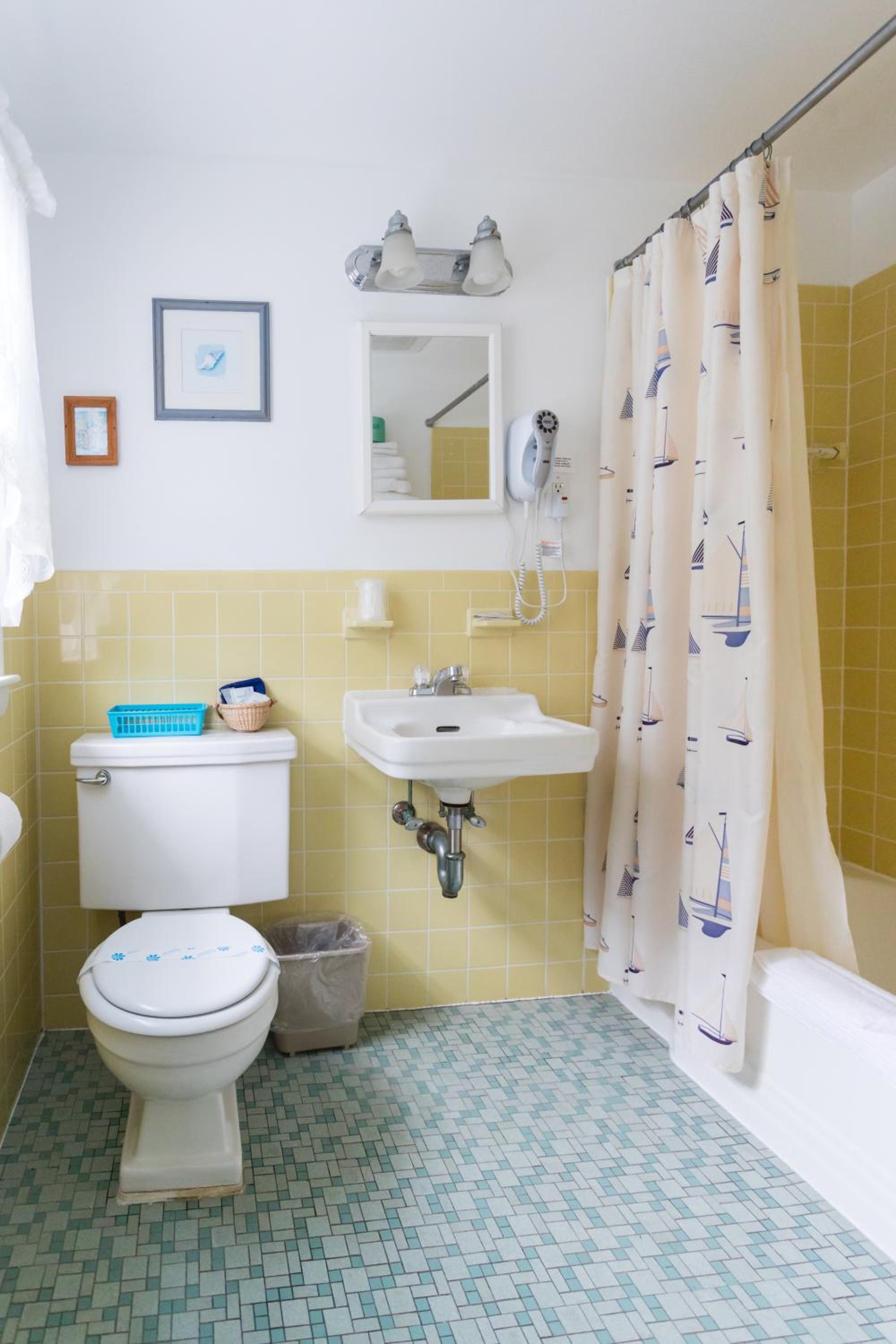 A Beach Breeze Inn