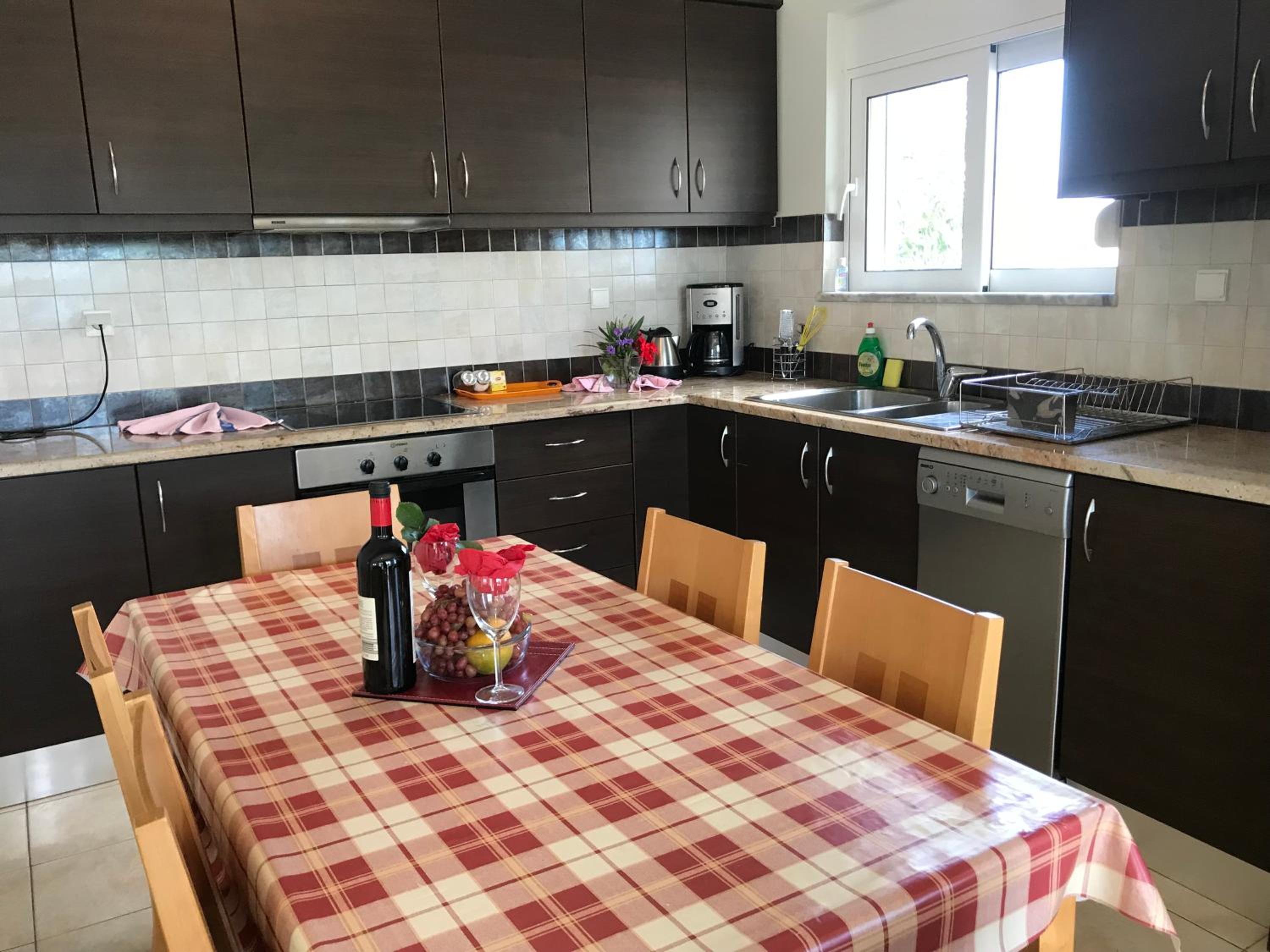 Villa Lawton - Magnificent sea & mountain views!