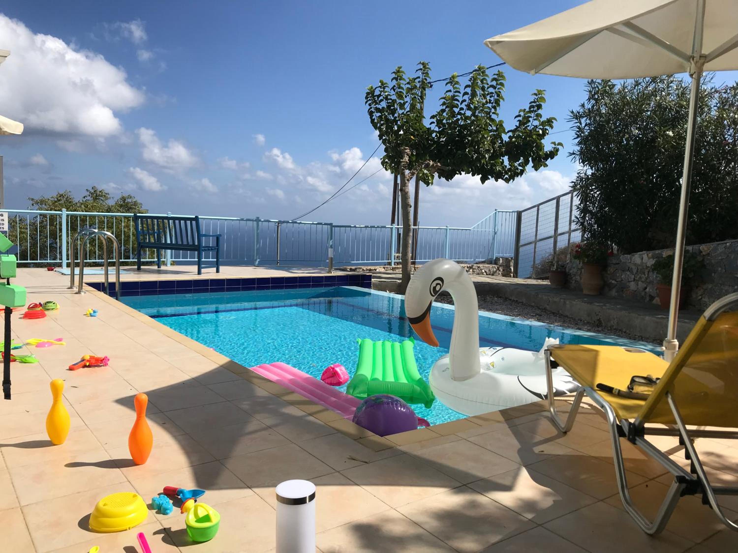 Villa Lawton - Magnificent sea & mountain views!