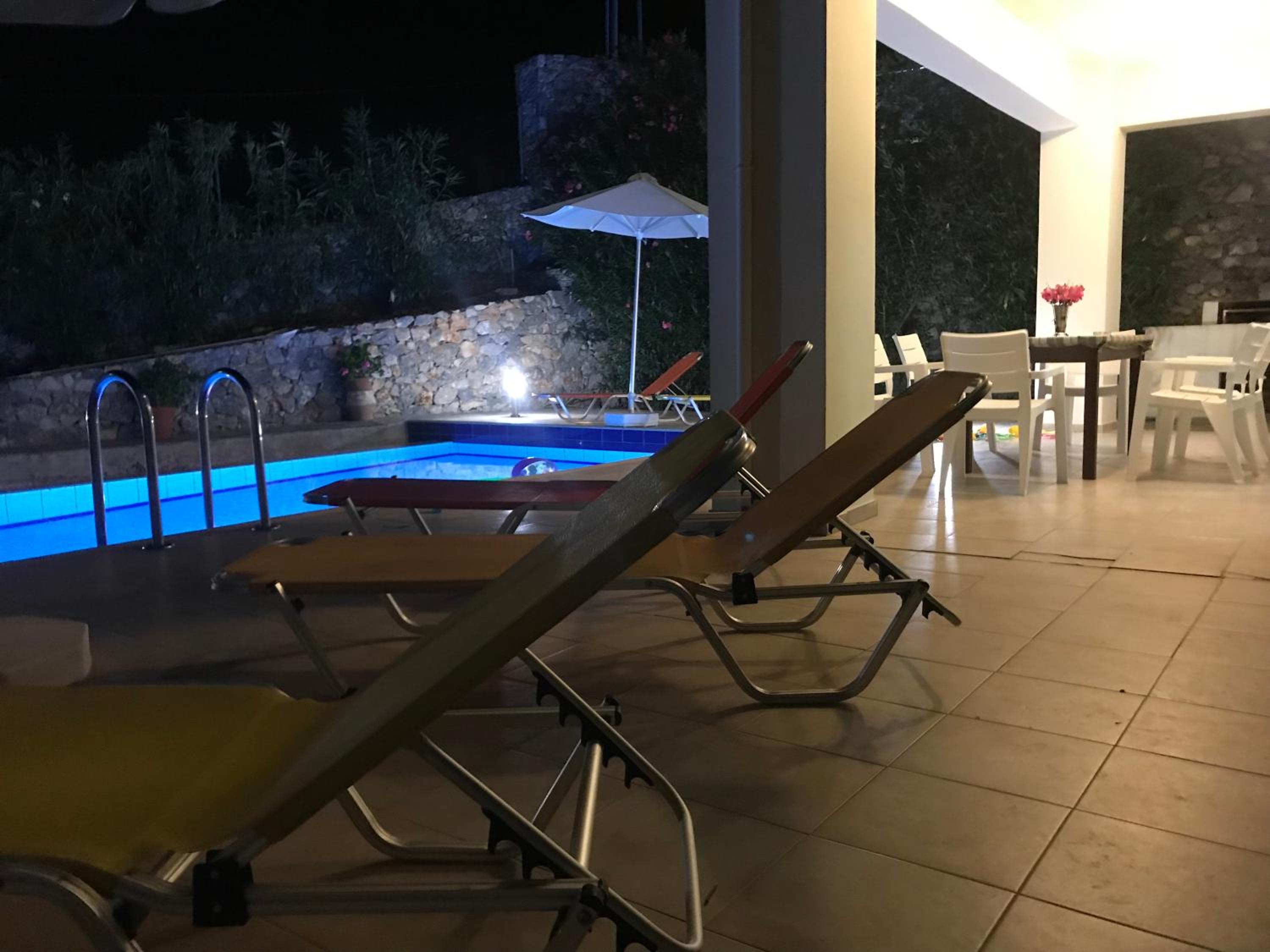 Villa Lawton - Magnificent sea & mountain views!