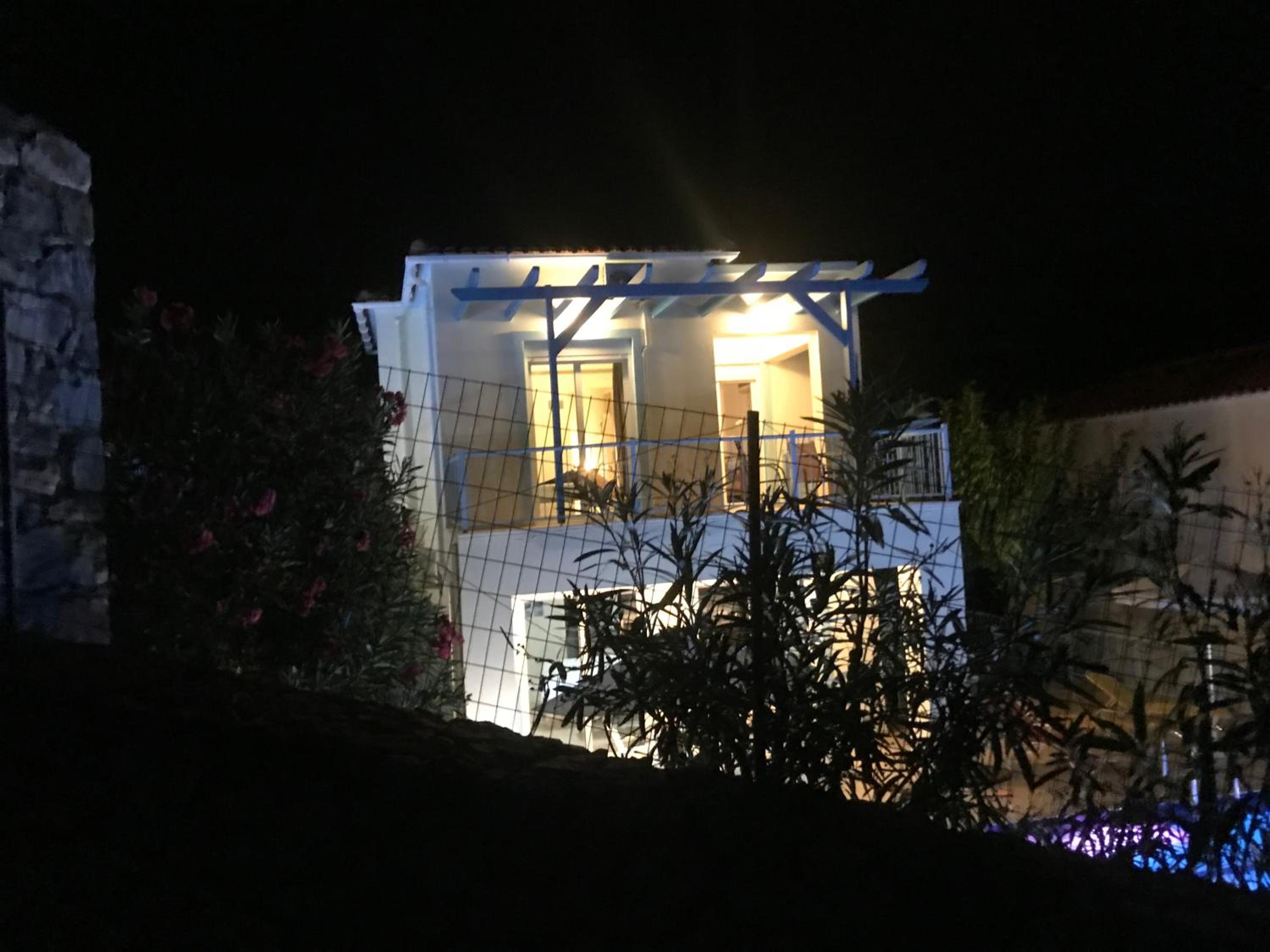 Villa Lawton - Magnificent sea & mountain views!